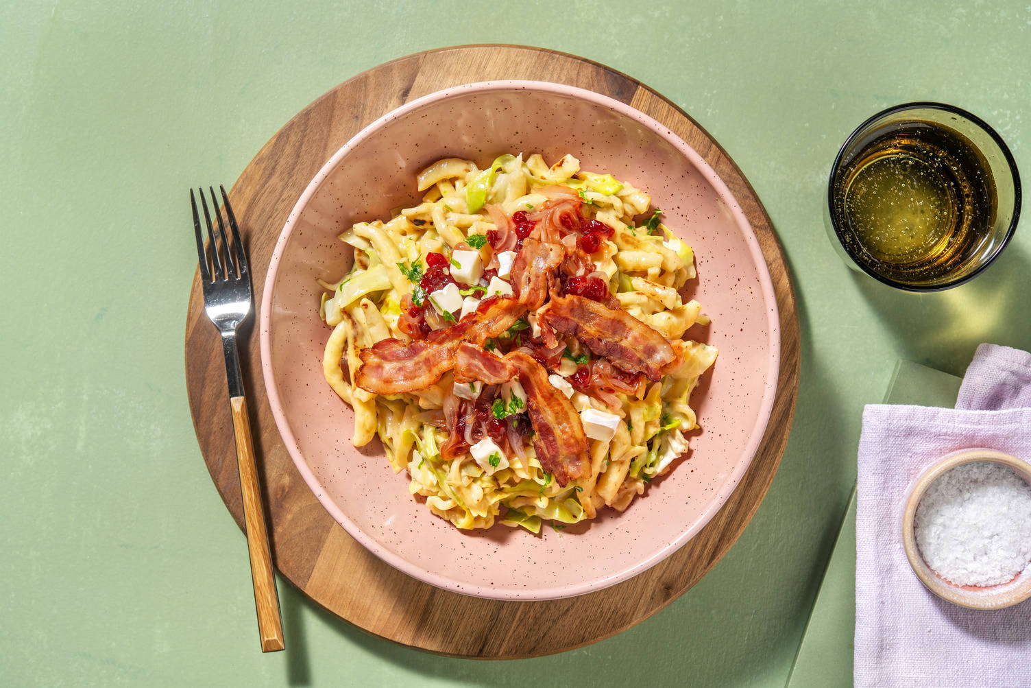 Spätzle in Camembert-Creme-Soße mit Bacon