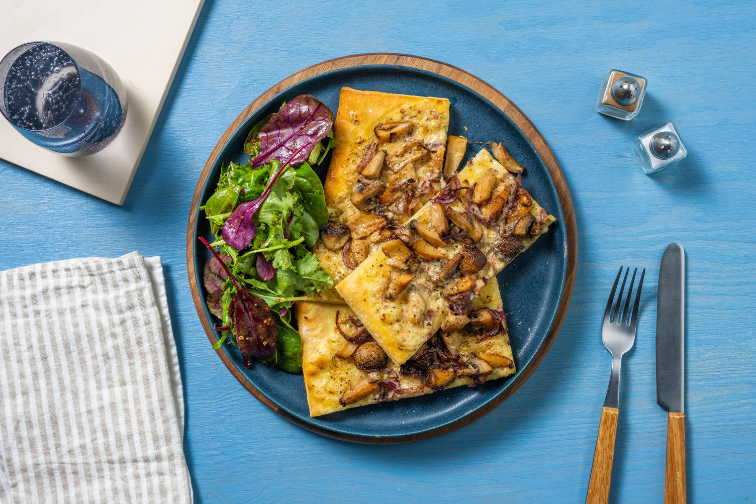 Veganer Flammkuchen mit Kräuterseitlingen