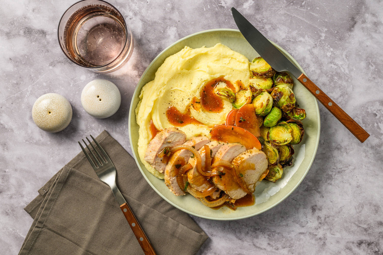Örtstekt kycklingbröst och karamelliserat äpple
