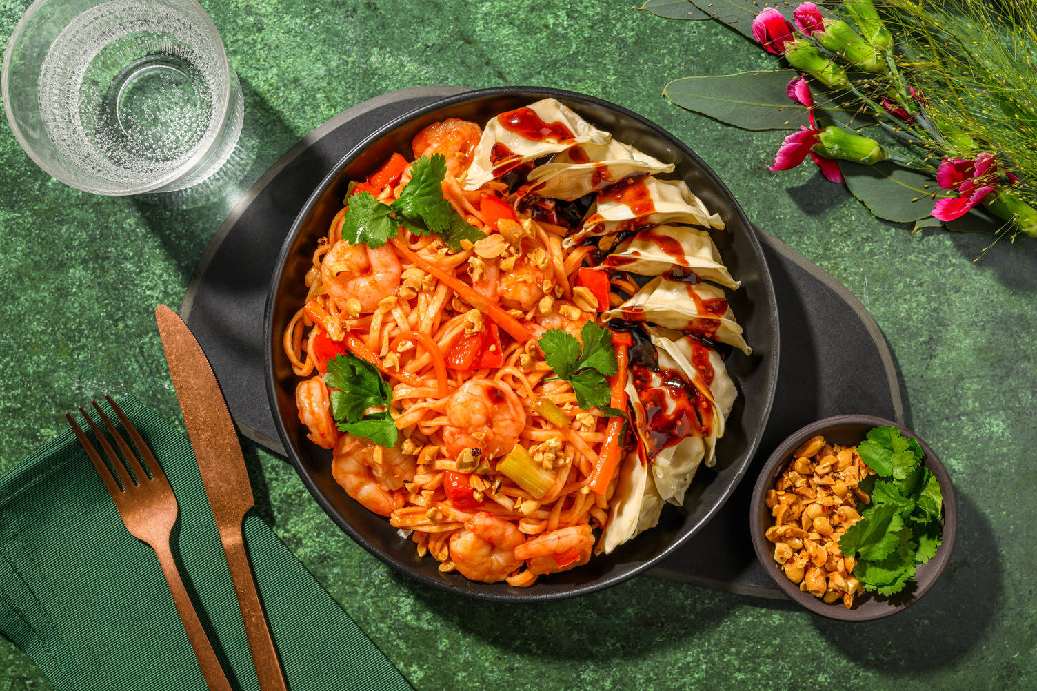 Pad thai på räkor och nudlar
