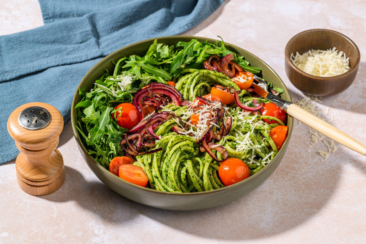 Volkoren spaghetti met zelfgemaakte spinaziepesto