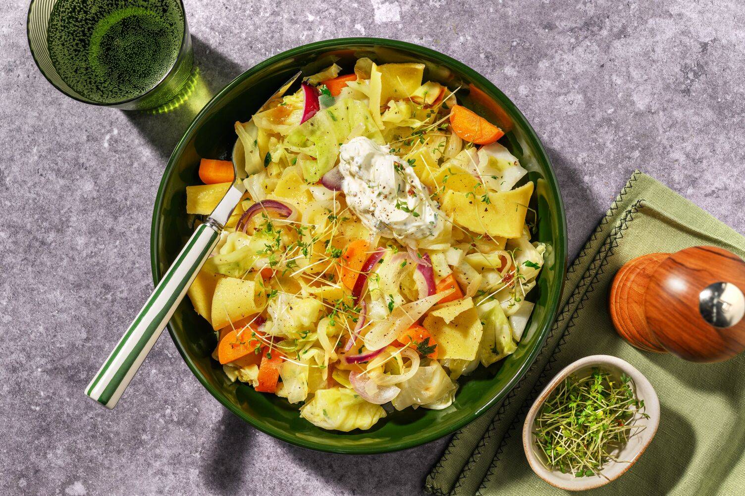 Krautfleckerl mit Spitzkohl & braunen Zwiebeln