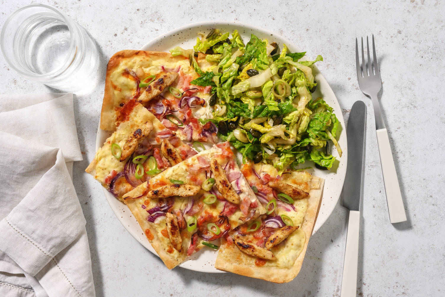 Flammkuchen mit Bacon, Honig  und Bio-Hähnchen