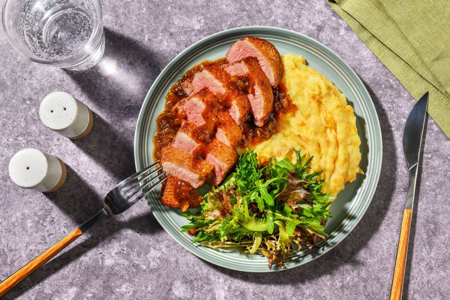 Canard poêlé, sauce échalote & figues