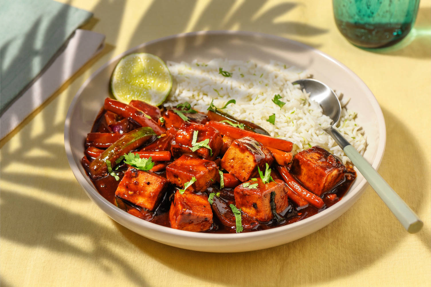 Pikantes Thai Erdnuss-Curry mit Chili-Tofu
