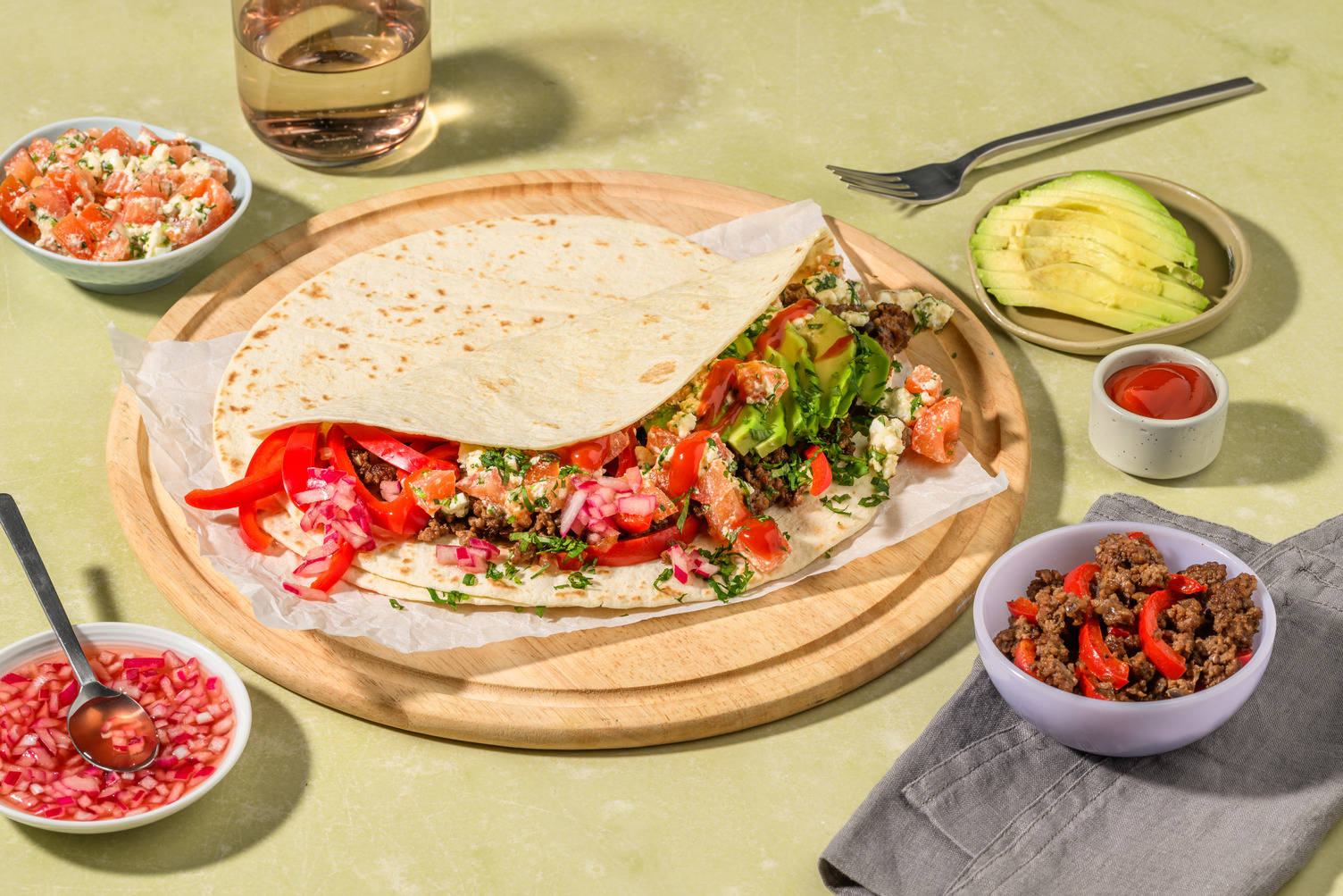 Fajita's met rundergehakt, avocado en salsa