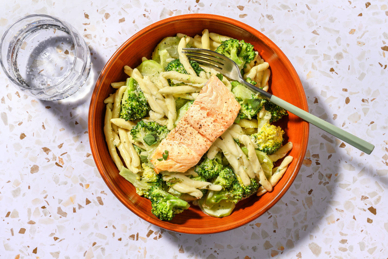 Strozzapreti mit Lachsfilet