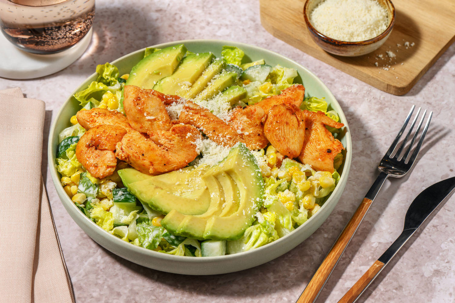 American Bowl mit Bio-Hähnchen und Avocado