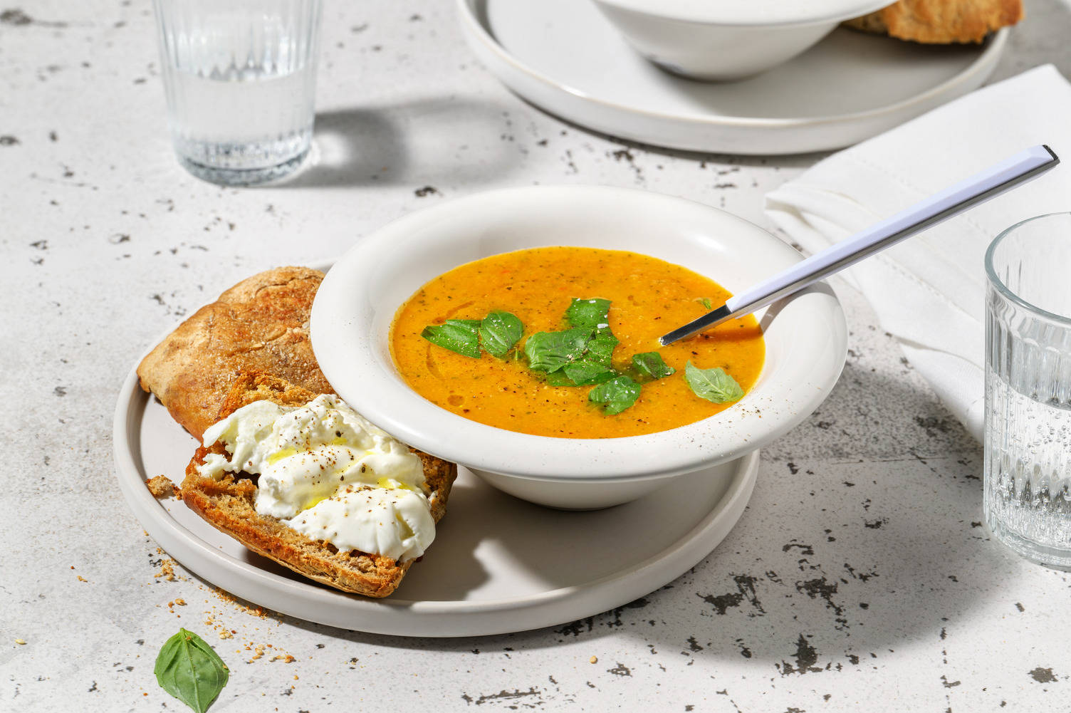 Tomatensoep met ciabatta met burrata