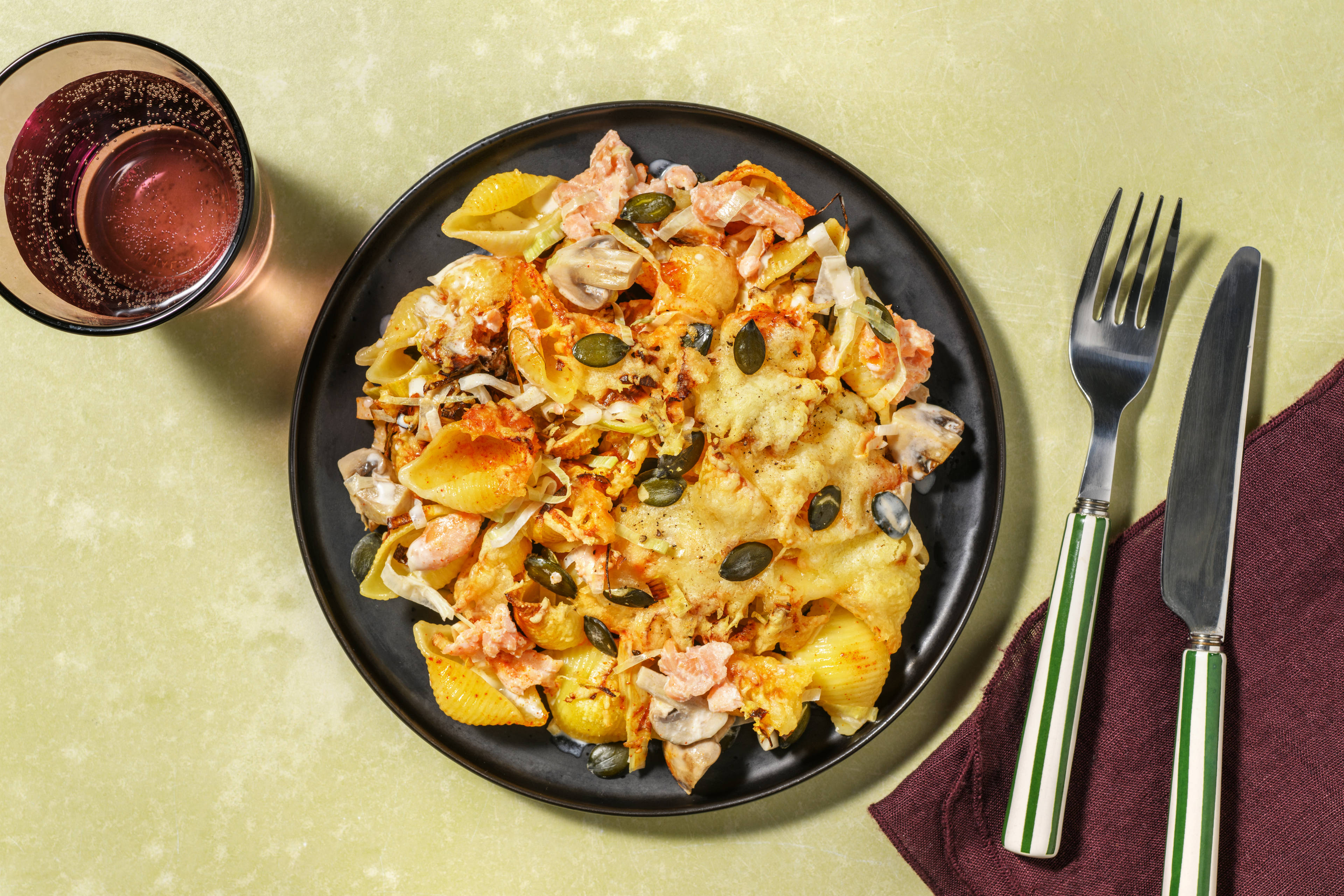 Räucherlachs-Käse-Gratin mit Conchiglie