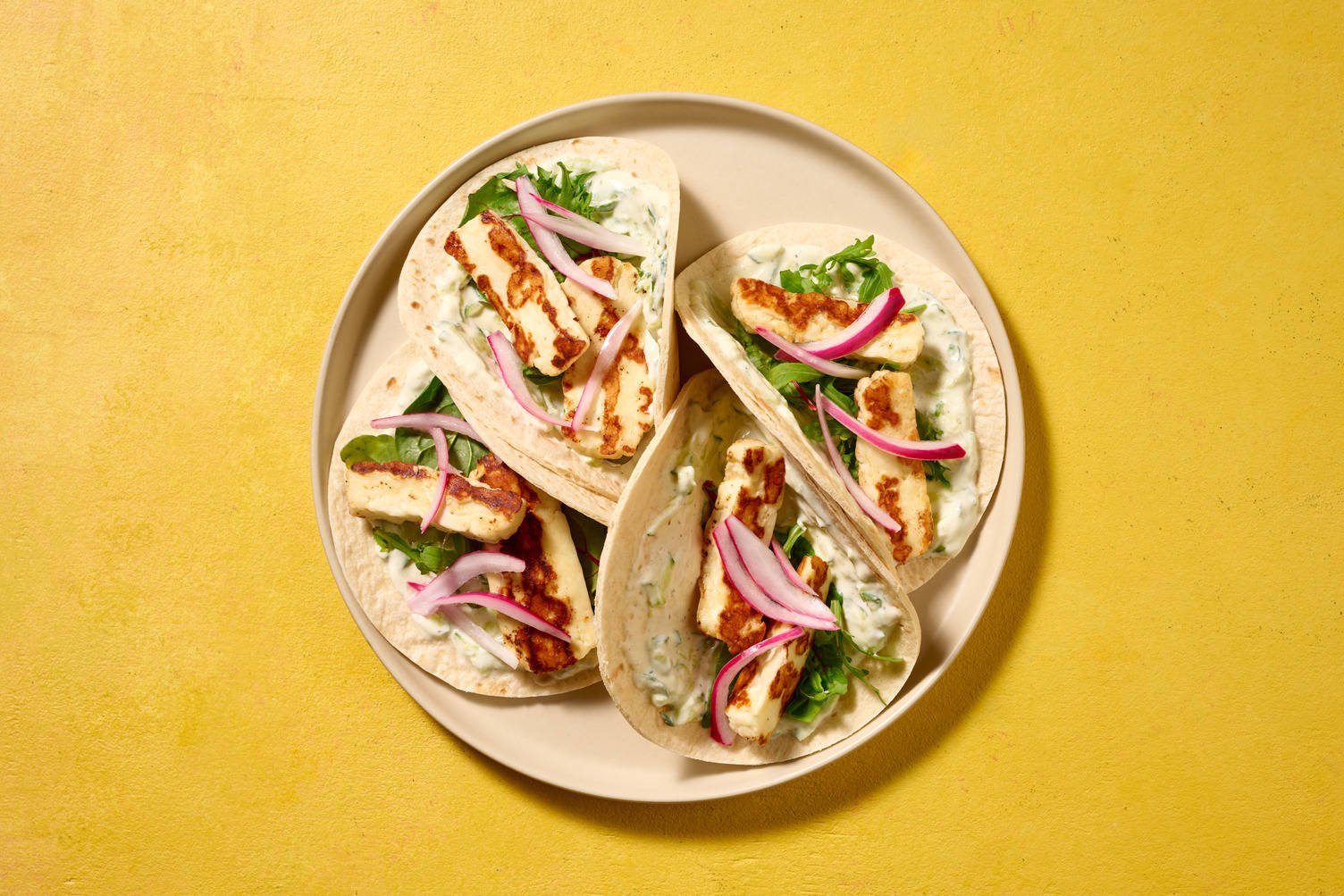 Halloumi-tortillas og granatæbleglaze