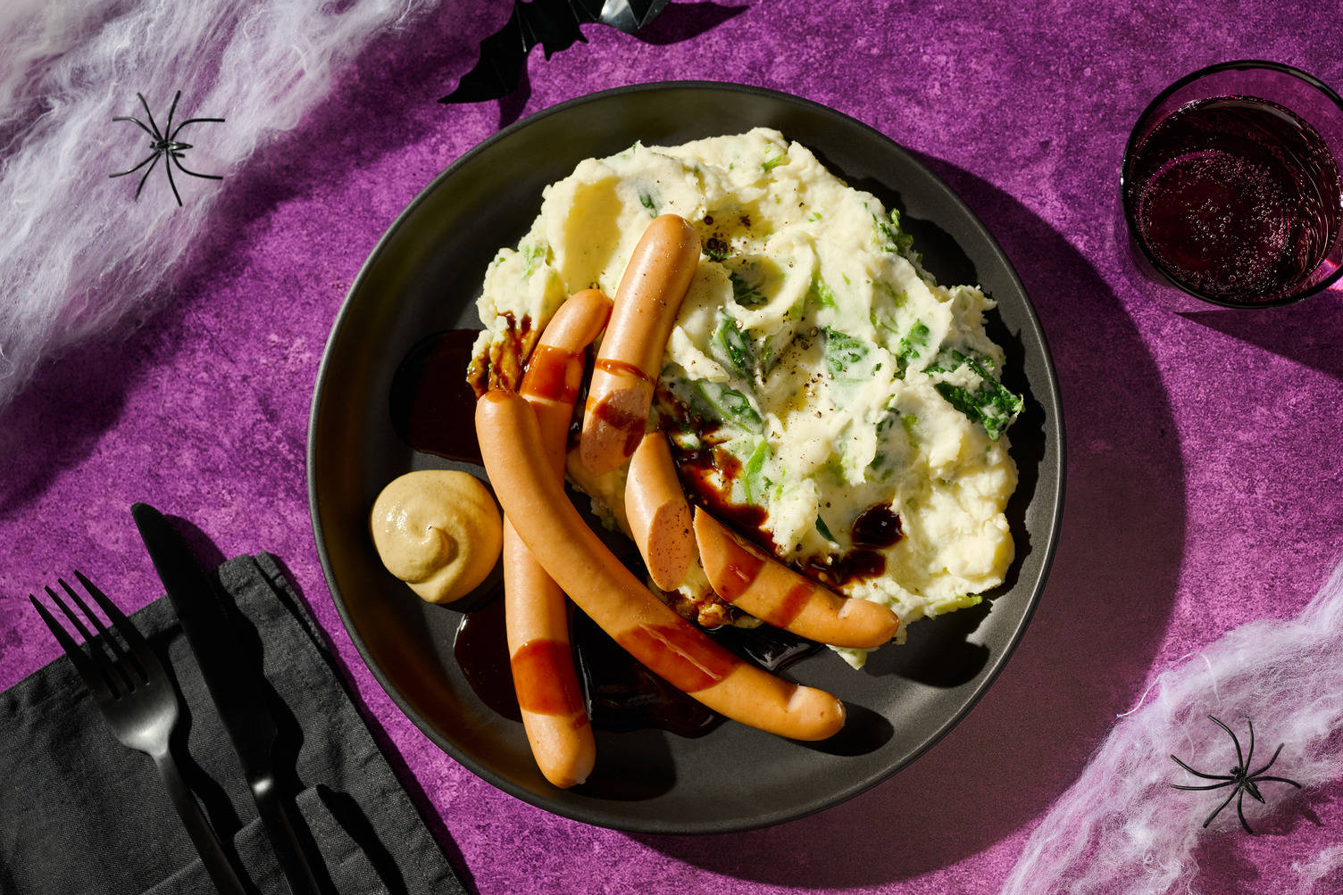 „Monster-Finger“: Kartoffelstock mit Würstchen