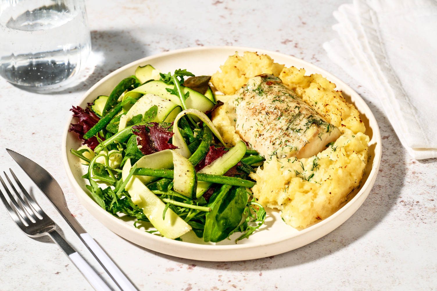 Fiskgratäng på sej och osttoppat potatismos