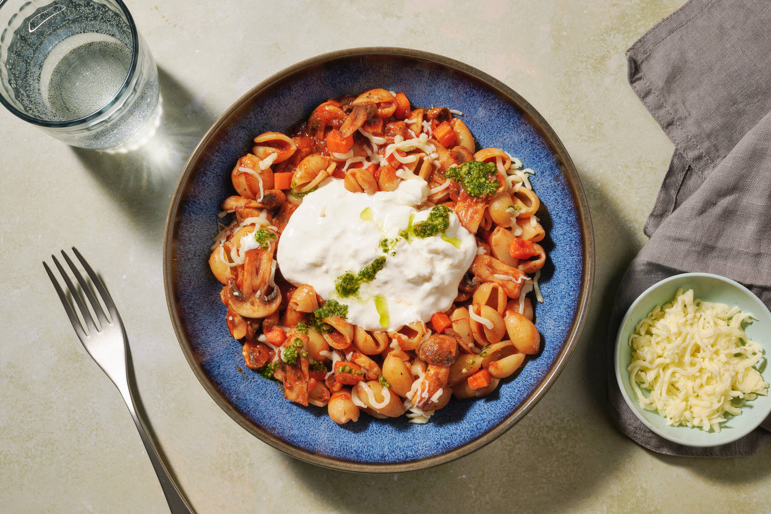Conchiglie met burrata, pesto en mozzarella