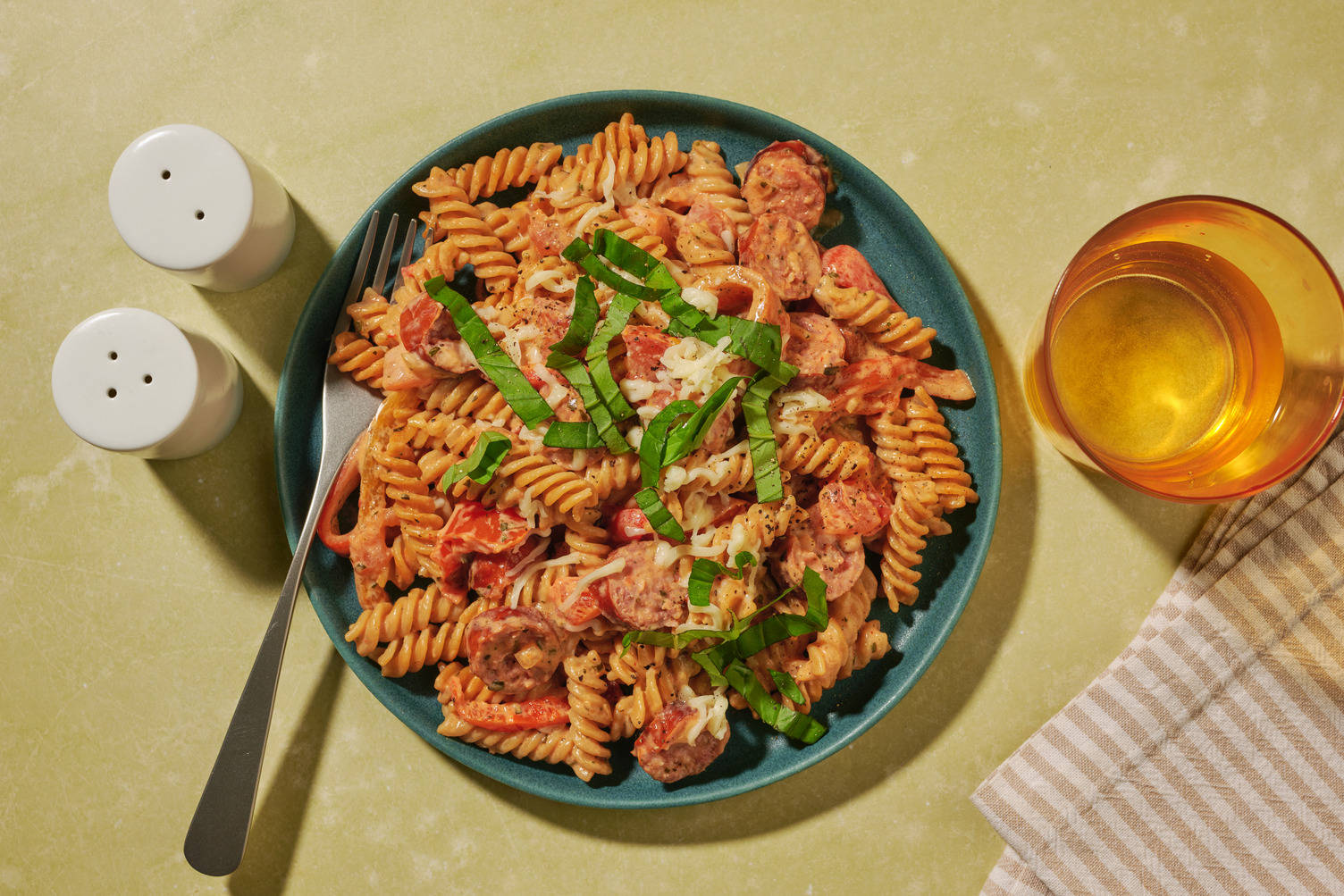 Volkoren fusilli met kipworstjes