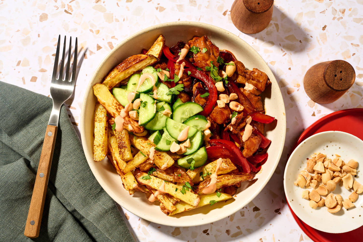 Loaded fries met Koreaanse stijl bulgogi-kip