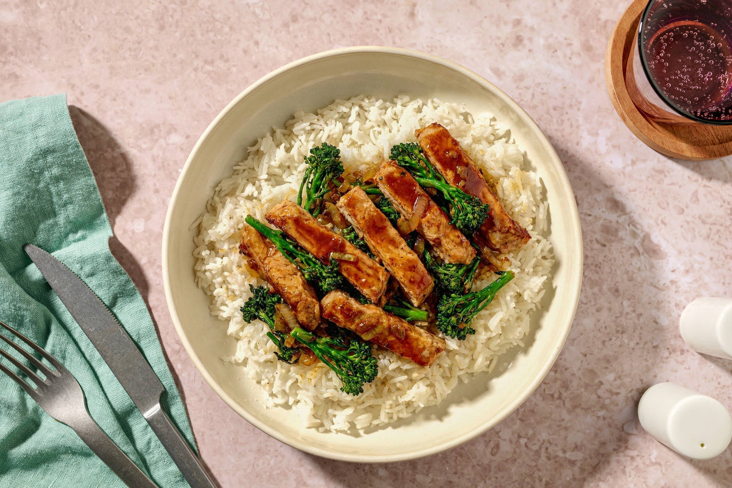 Wok de poulet & broccolini sauce hoisin