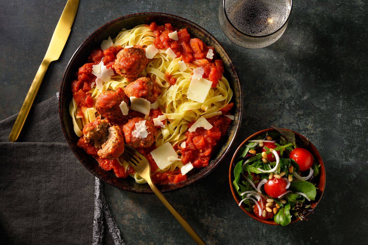 Köttbullar i tomatsås