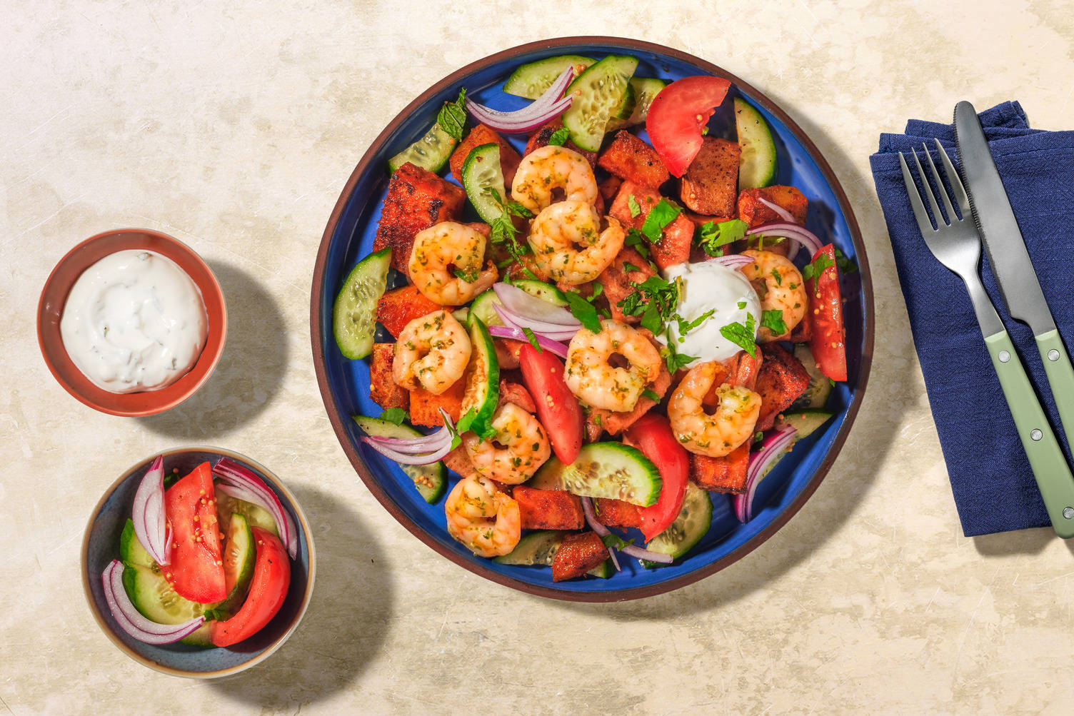 Scampi's met tandoori-patatjes en yoghurtsaus