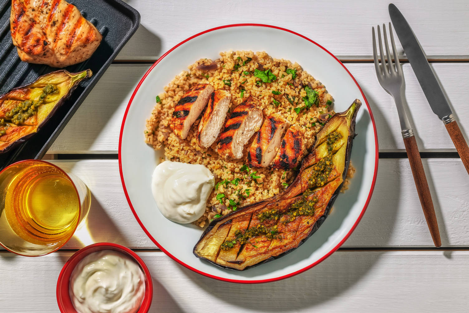 Place au BBQ : poulet à la levantine & labneh