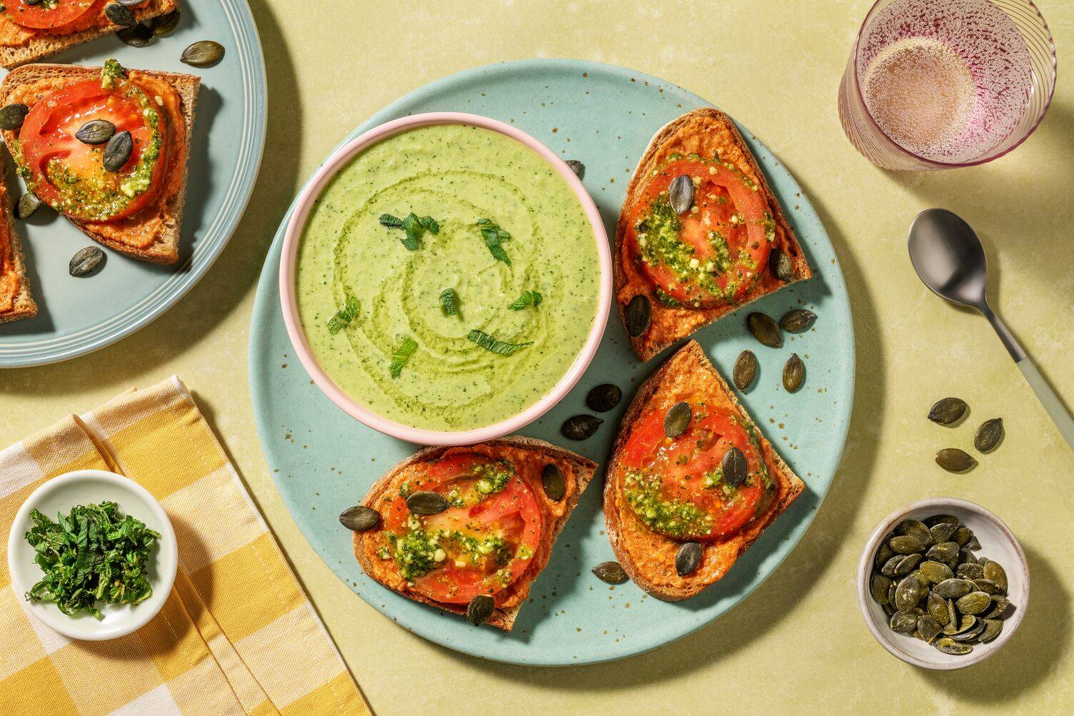 Gazpacho de courgette, menthe & chèvre