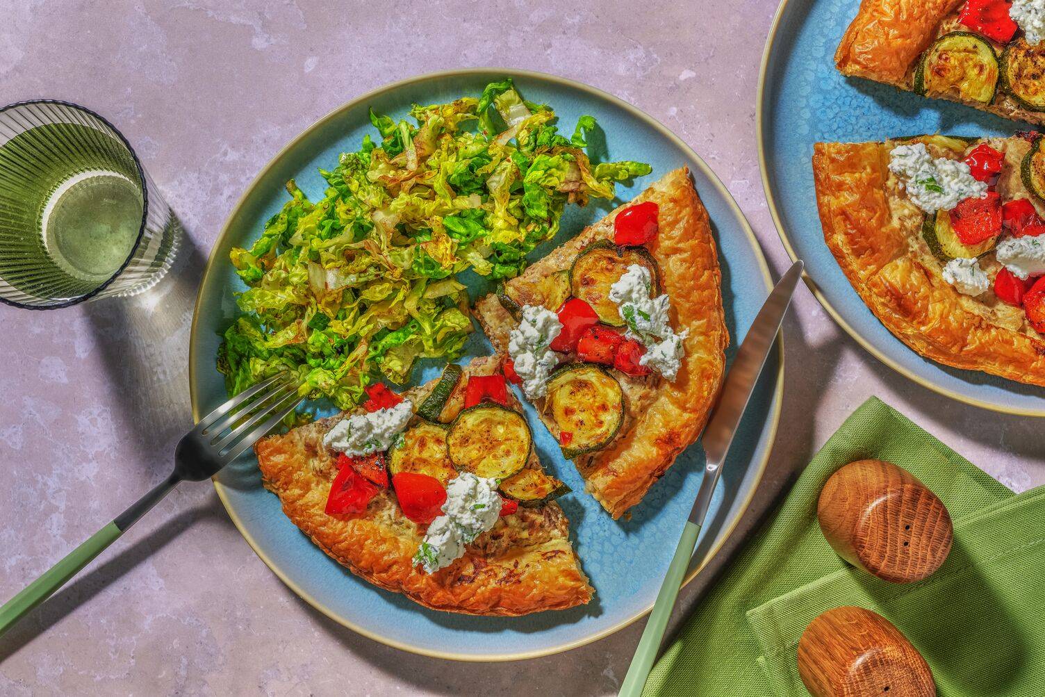 Tarte fine au thon, courgette & poivrons