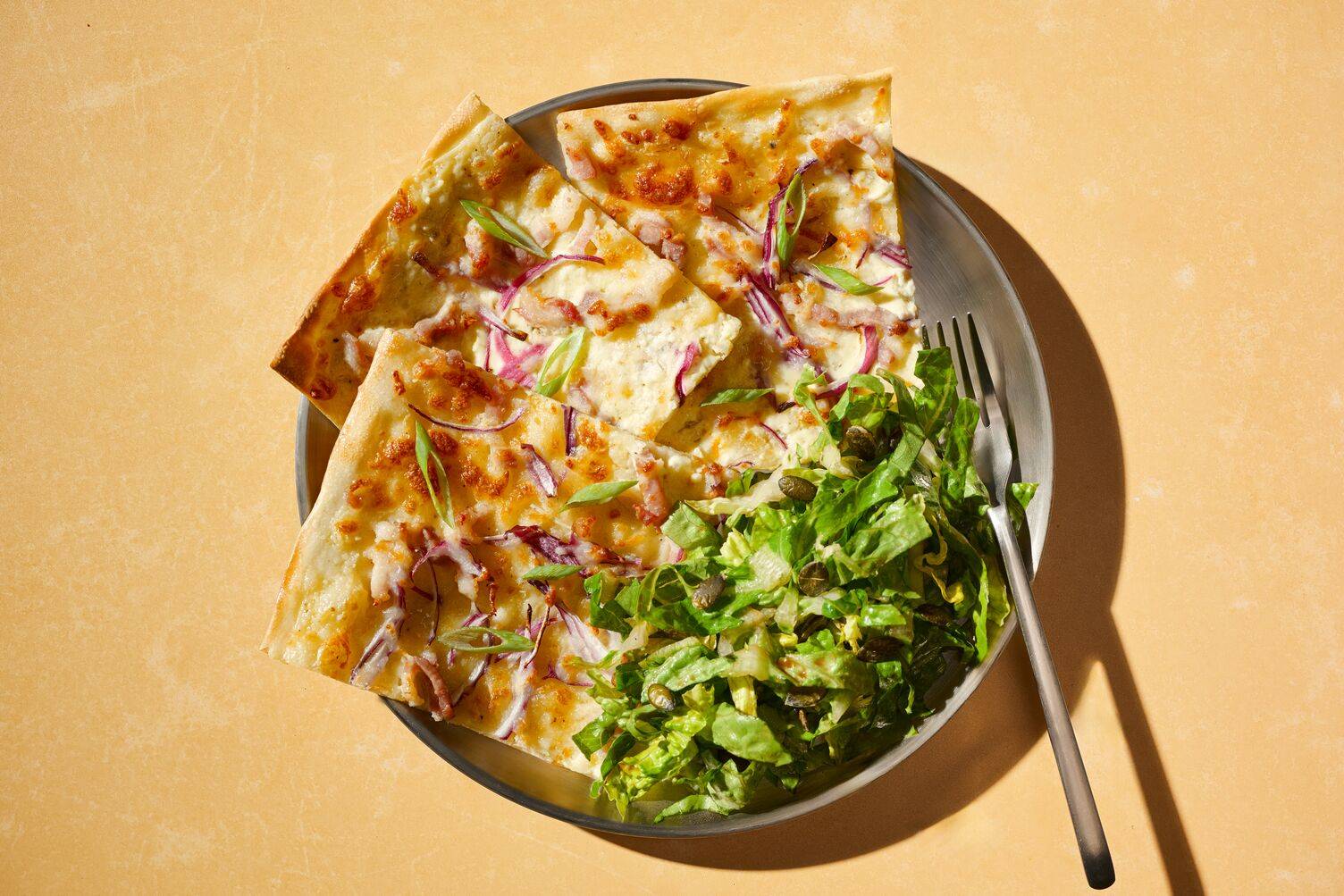 Flammkuchen mit Speck und Honig