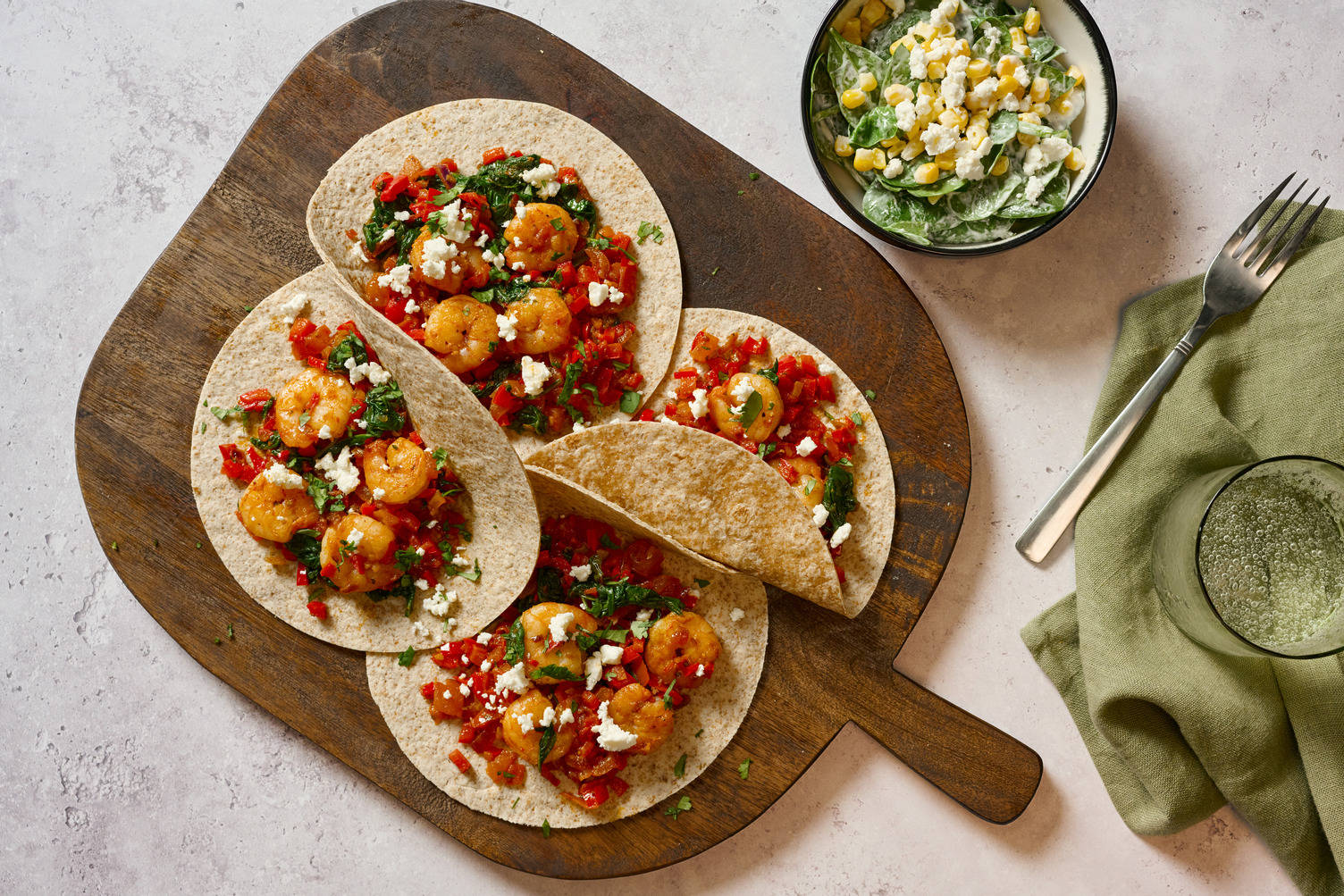 Taco's met scampi's, witte kaas en koriander
