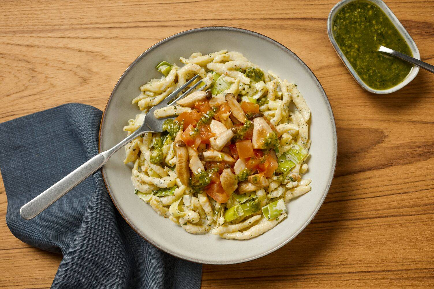 Italienische Spätzlepfanne mit Kräuterseitlingen