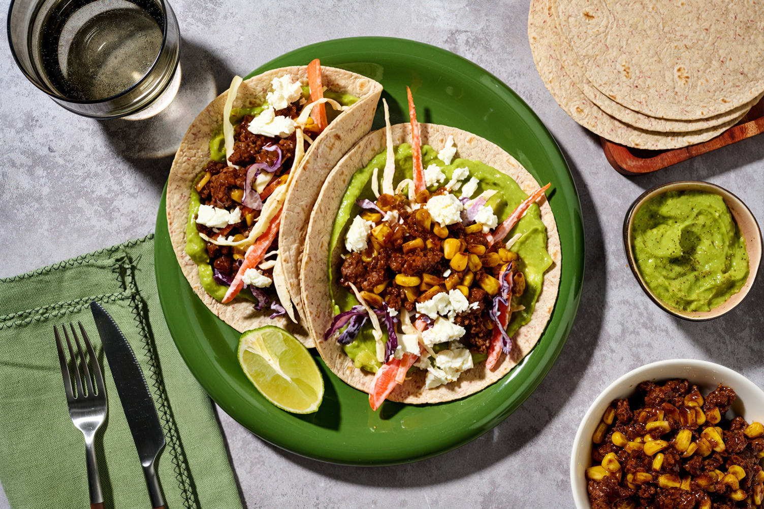 5-minuten taco’s met rundergehakt, guacamole en witte kaas