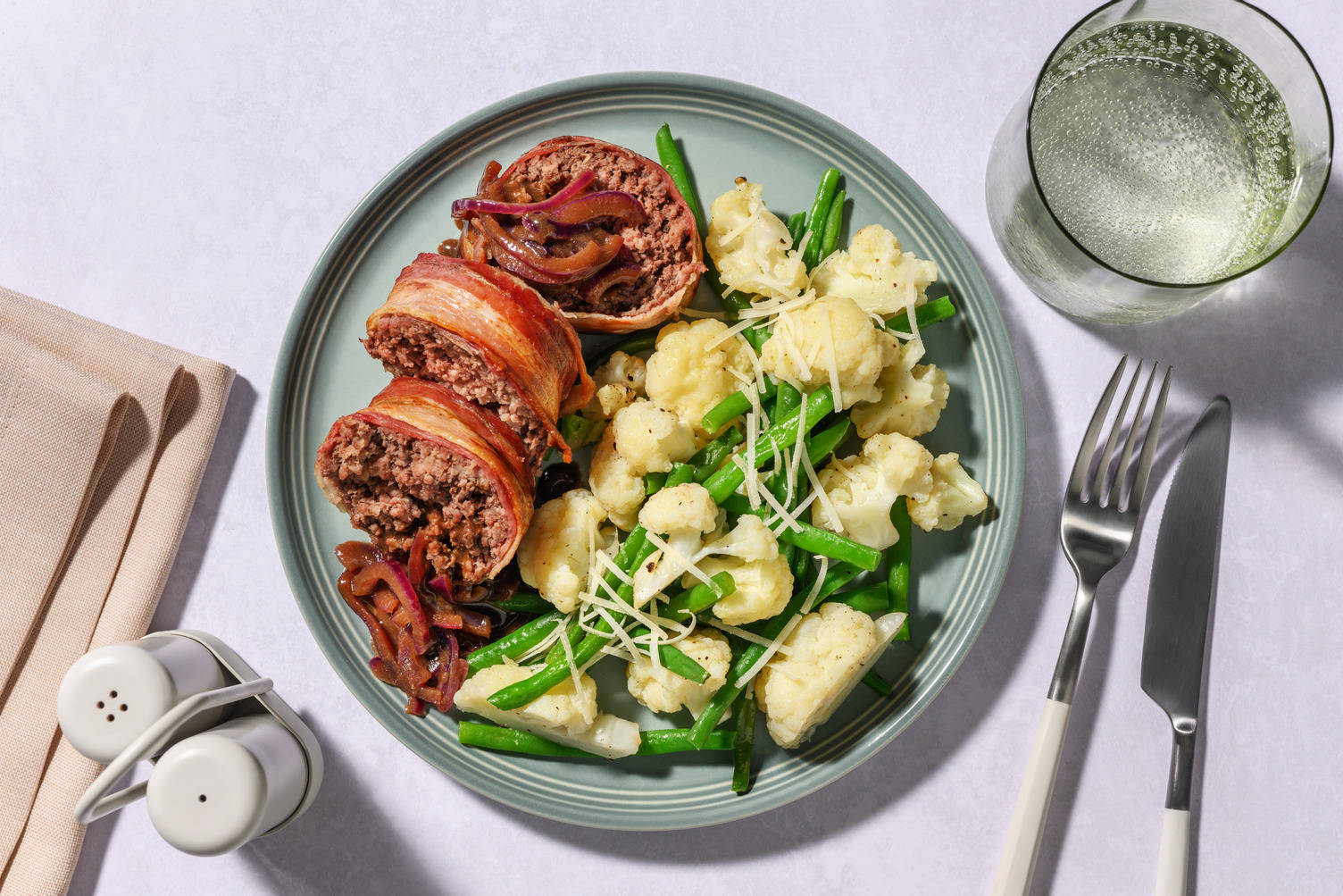 Hackbraten mit Bio-Rinderhack im Baconmantel