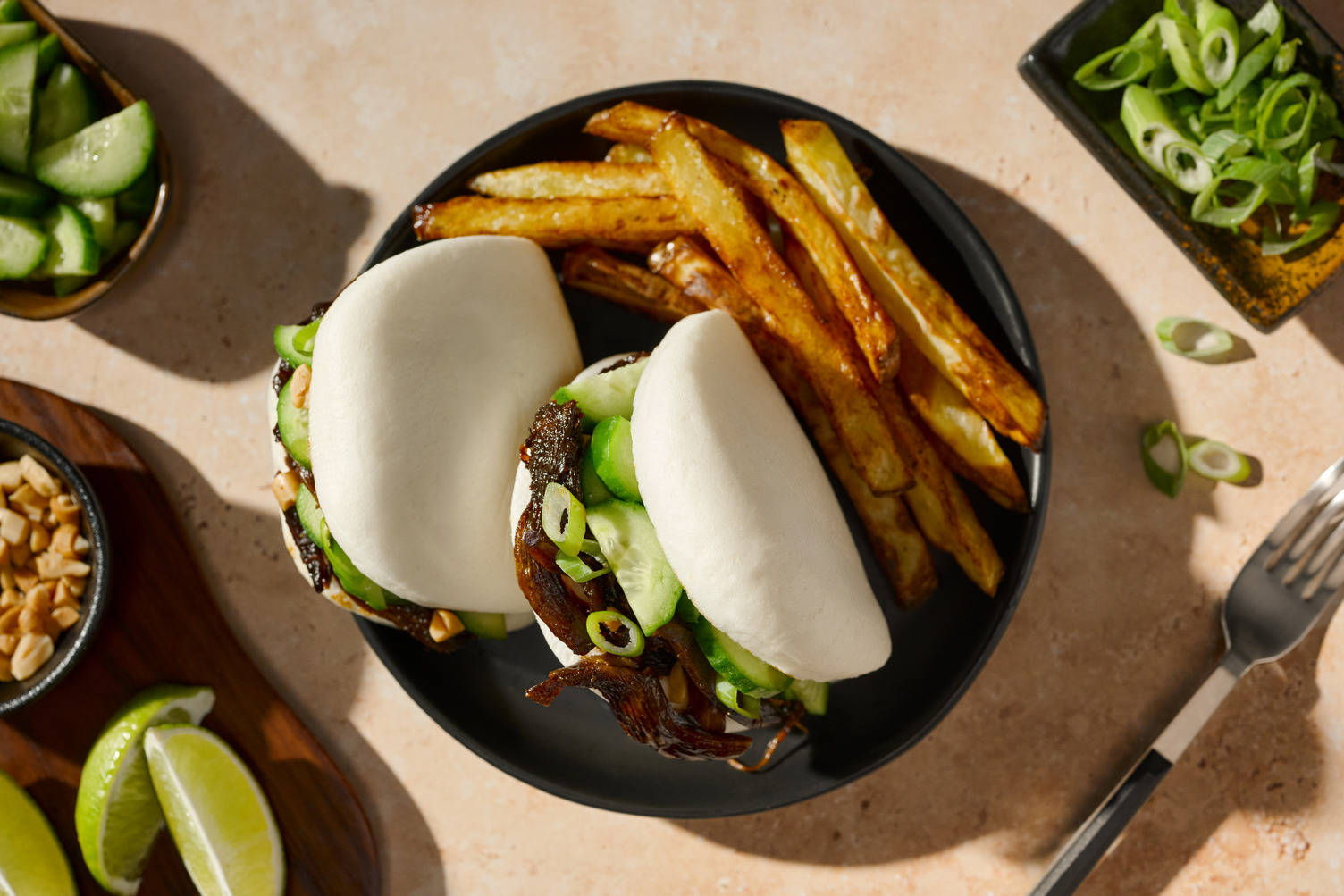 Austernpilz im Bao Bun mit crunchy Gurken 