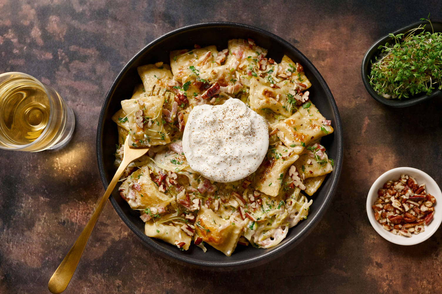 Mini-Maultaschen mit Bacon, Kresse und Burrata