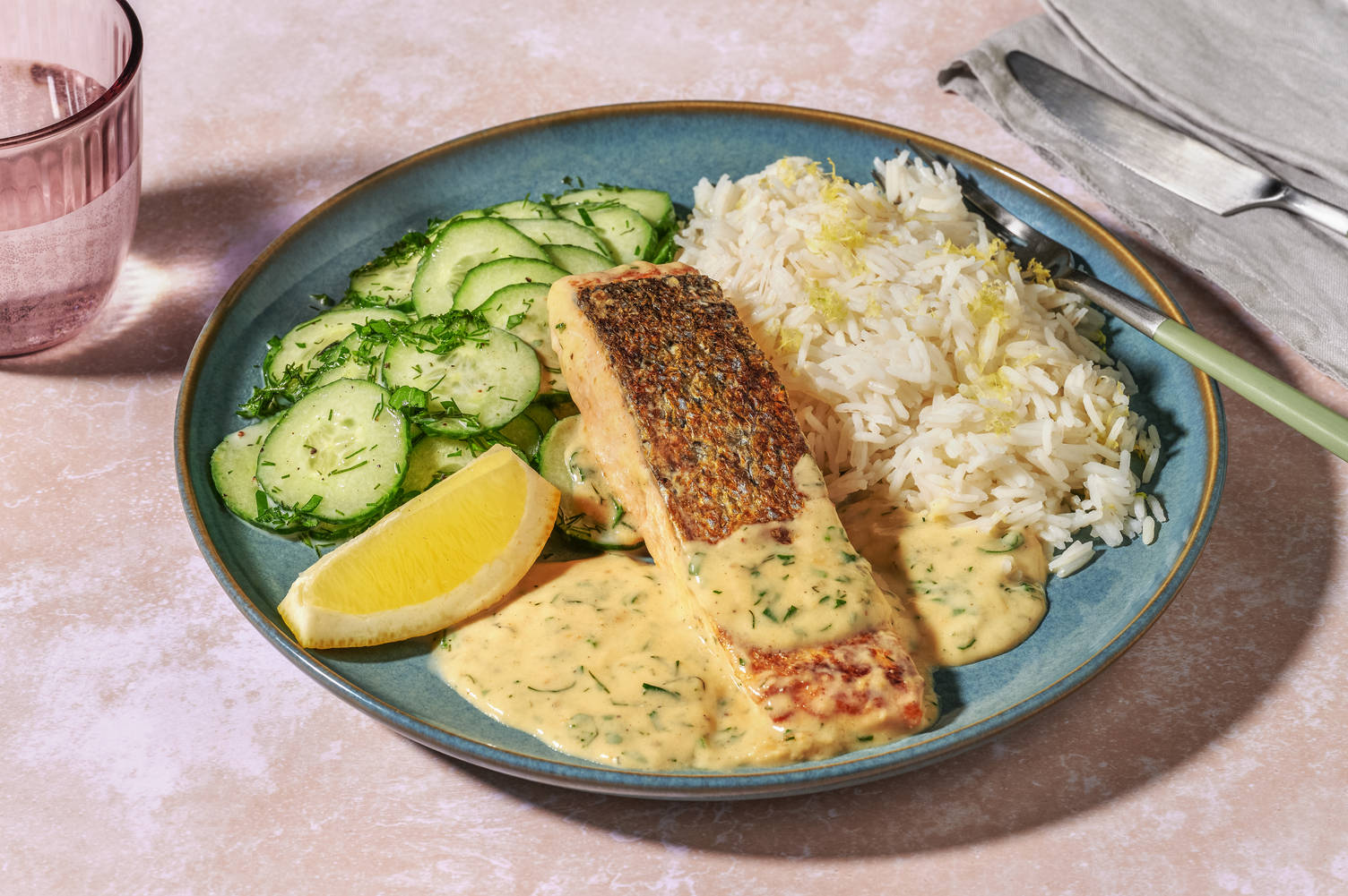 Skandi-Lachs in Sahne-Senf-Soße