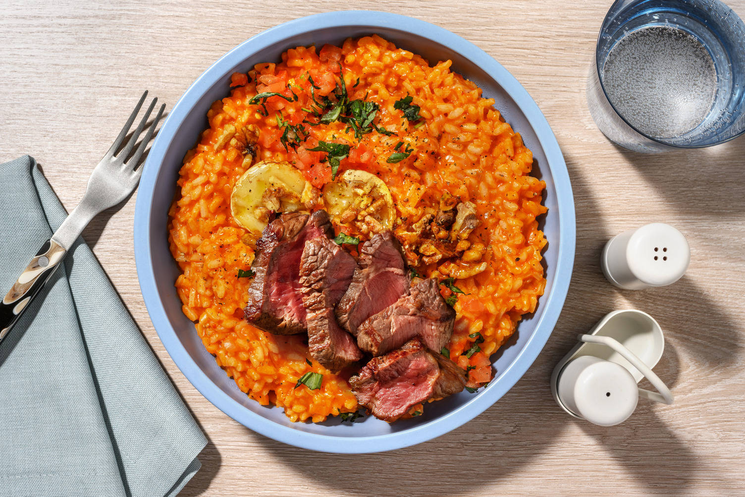 Ziegenkäse und Bio-Roastbeef auf Risotto