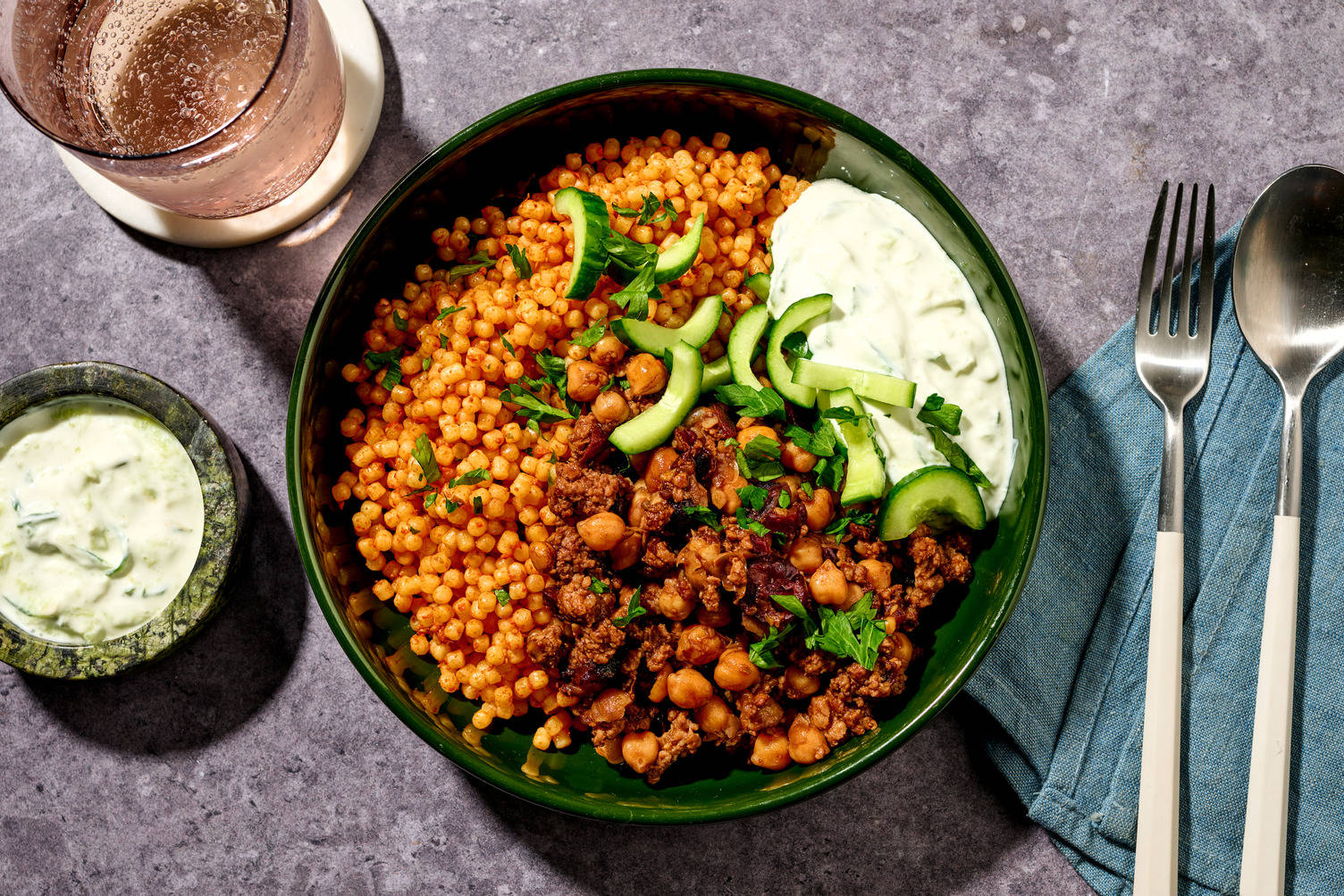 Perlencouscous-Salat mit Lammhack