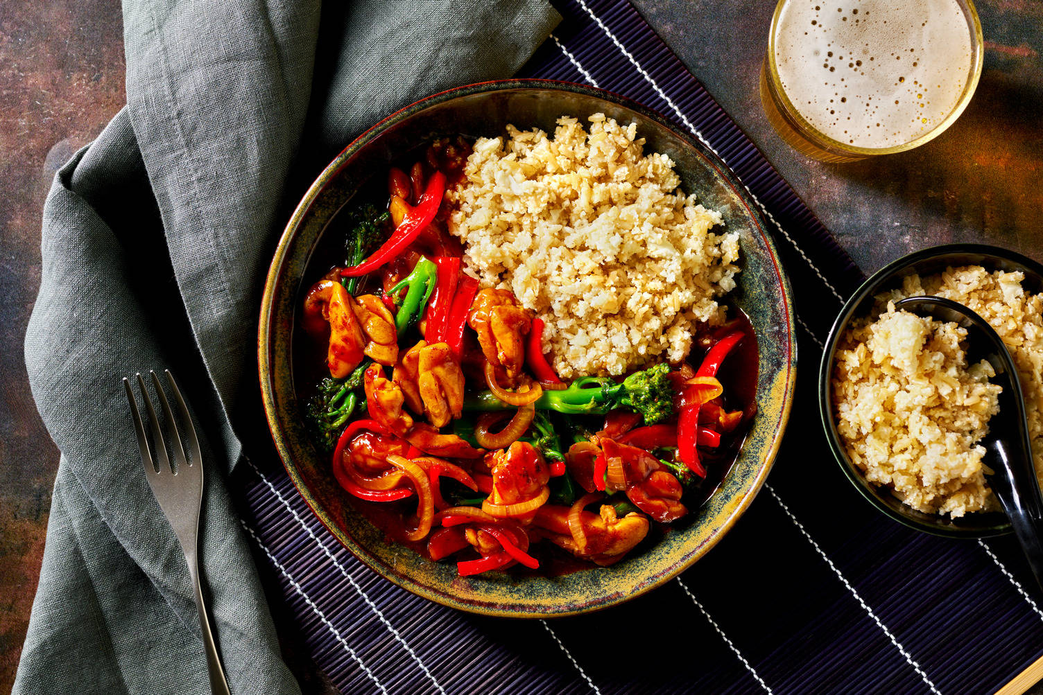 Tjap tjoy met kip, broccolini en zoete Aziatische saus