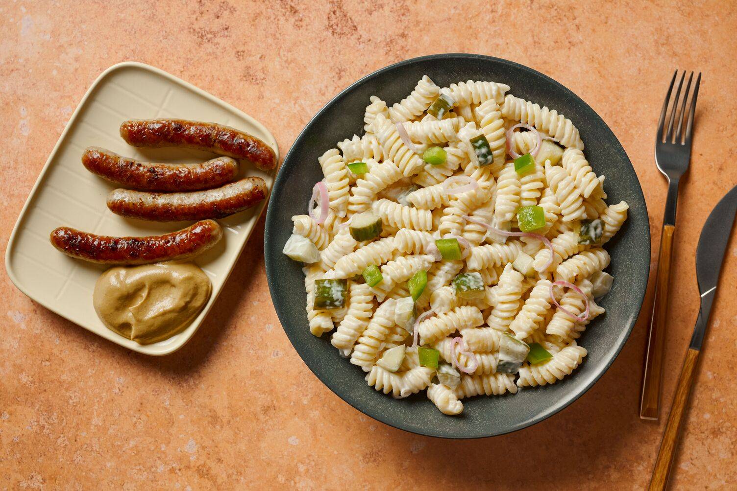 Nürnberger und Nudelsalat mit Bacon
