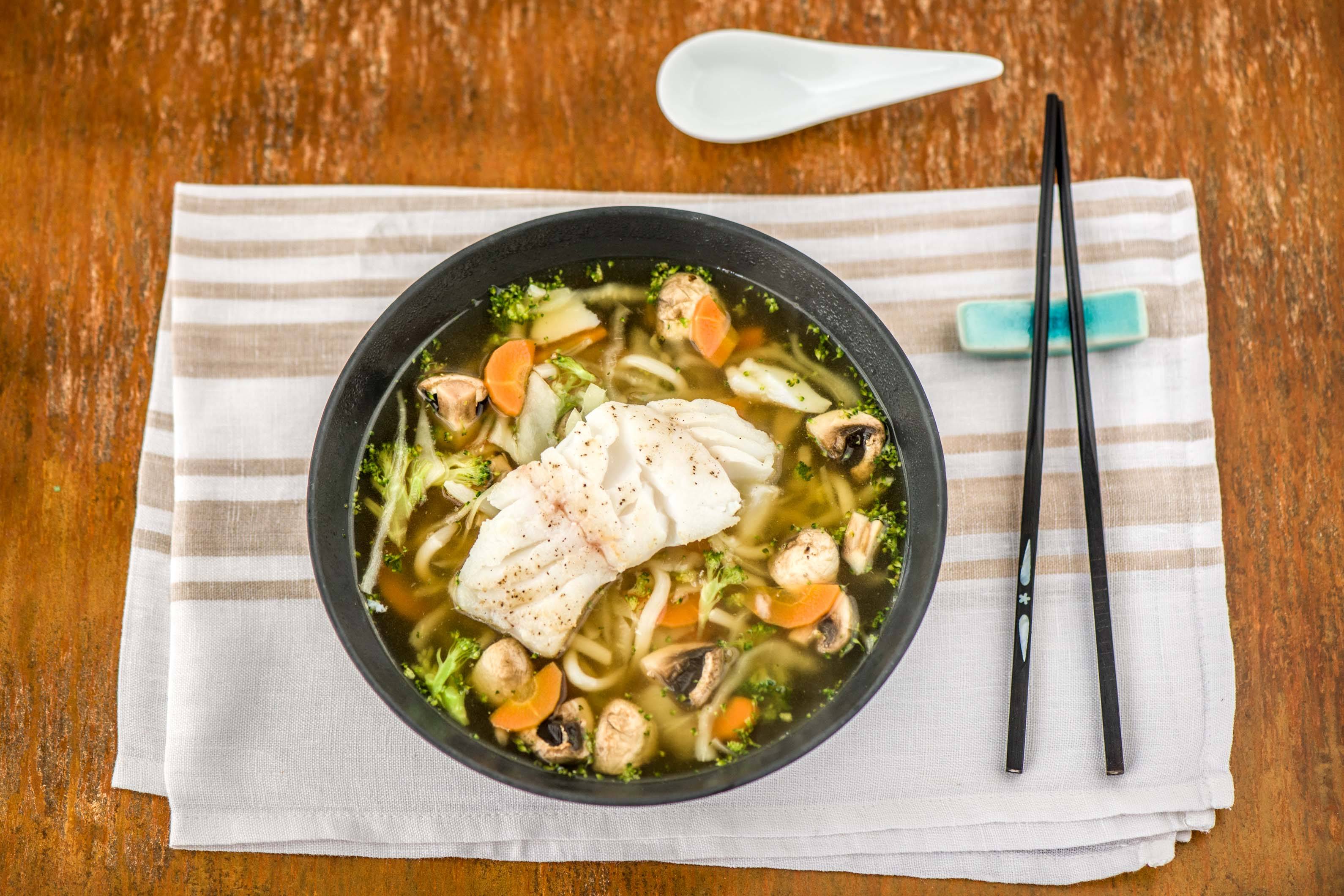 Japanse ramen met gebakken kabeljauw