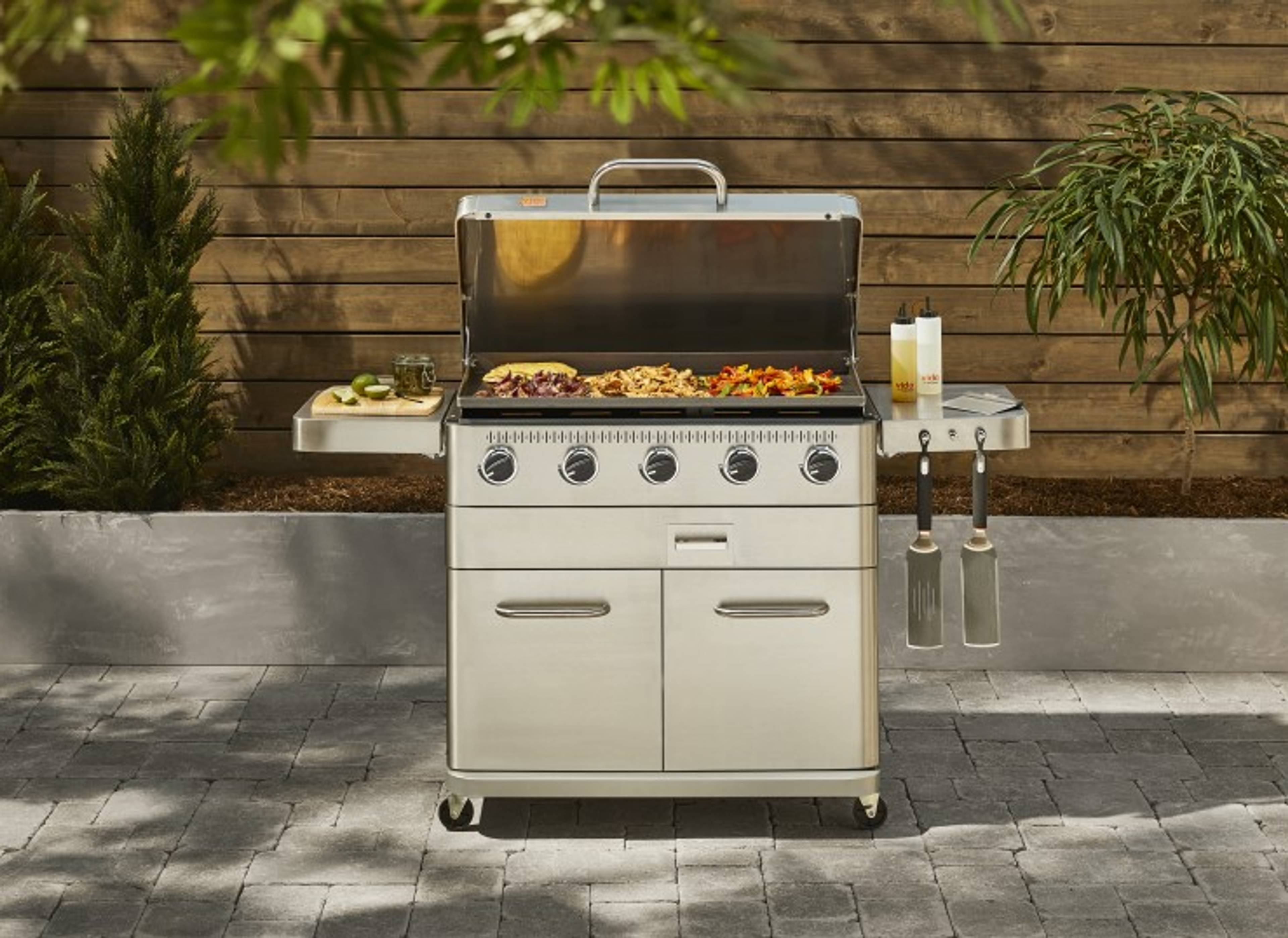 Enter for a chance to win a free Vida by PADERNO Outdoor Griddle!