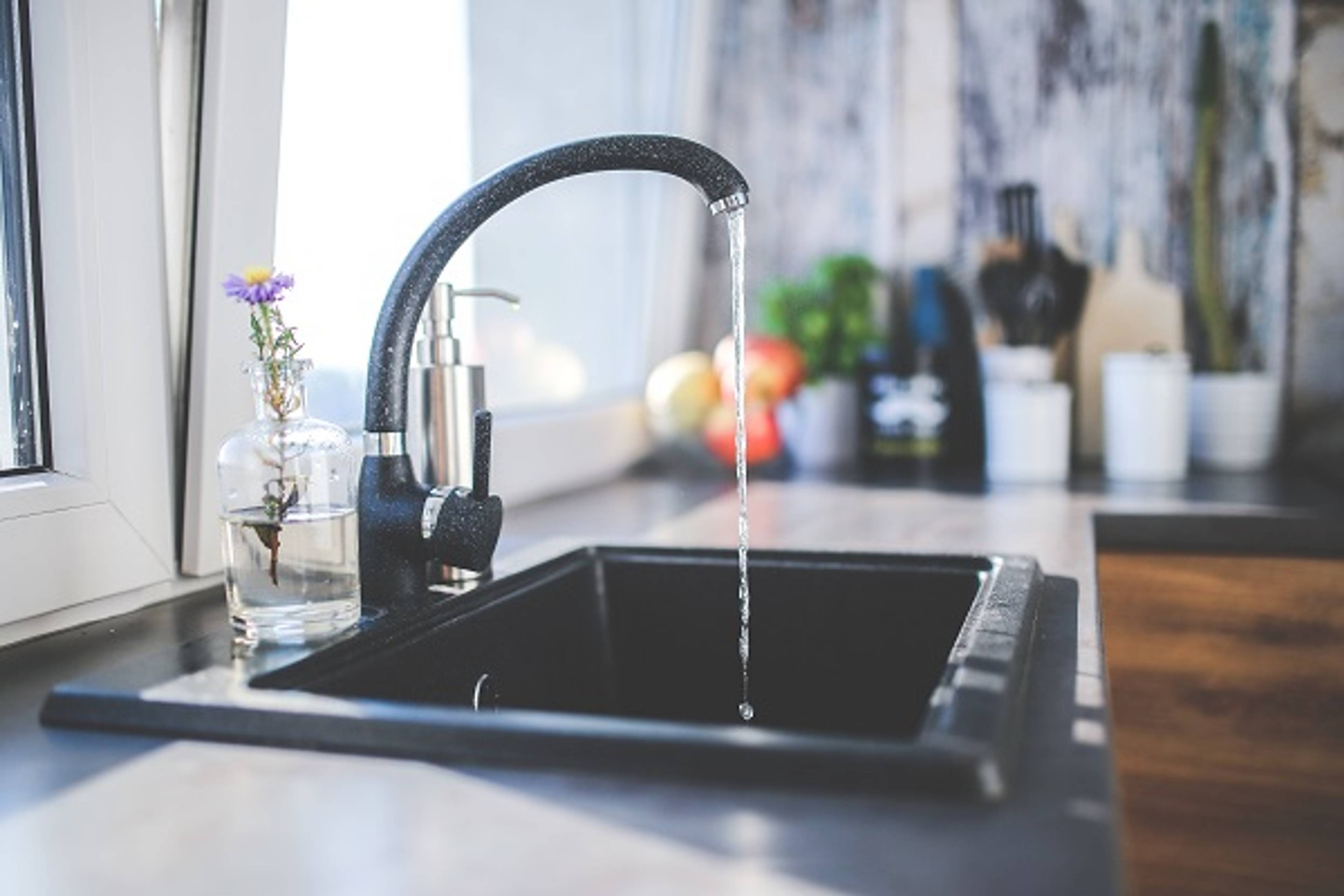 What’s the Best Method to Clean a Burnt Pot or Pan? Step One: A Smart Soak
