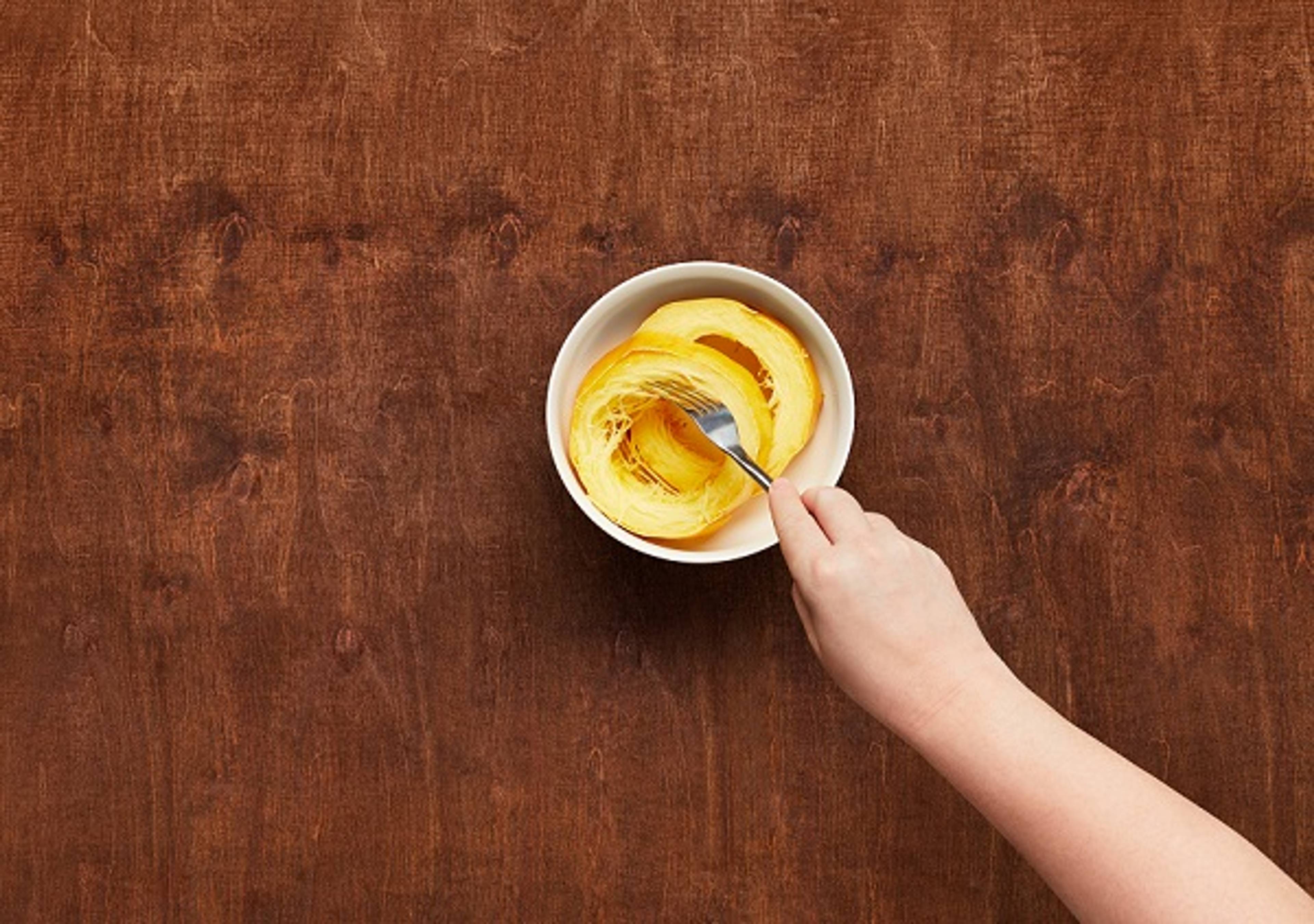 How to Cook Spaghetti Squash in the Microwave