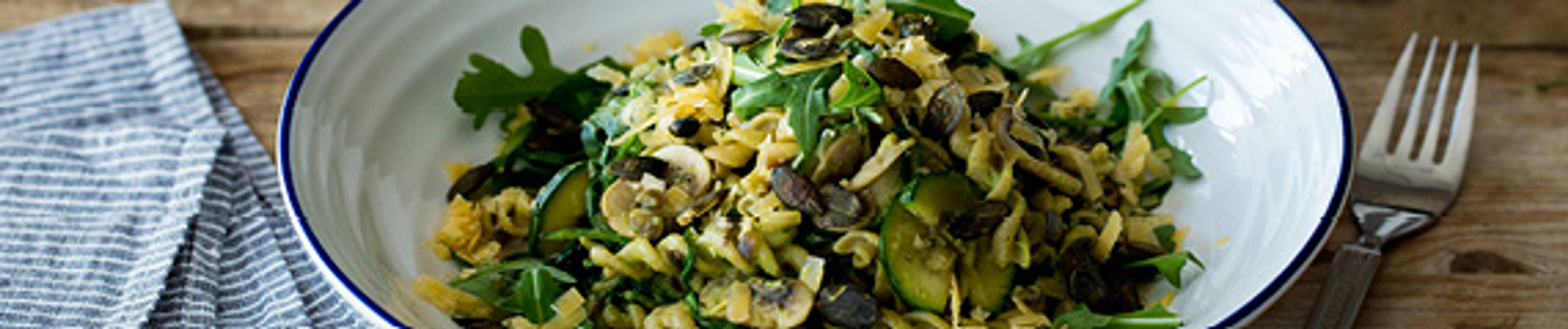 Fusilli integrale met oude kaas en pompoenpitten