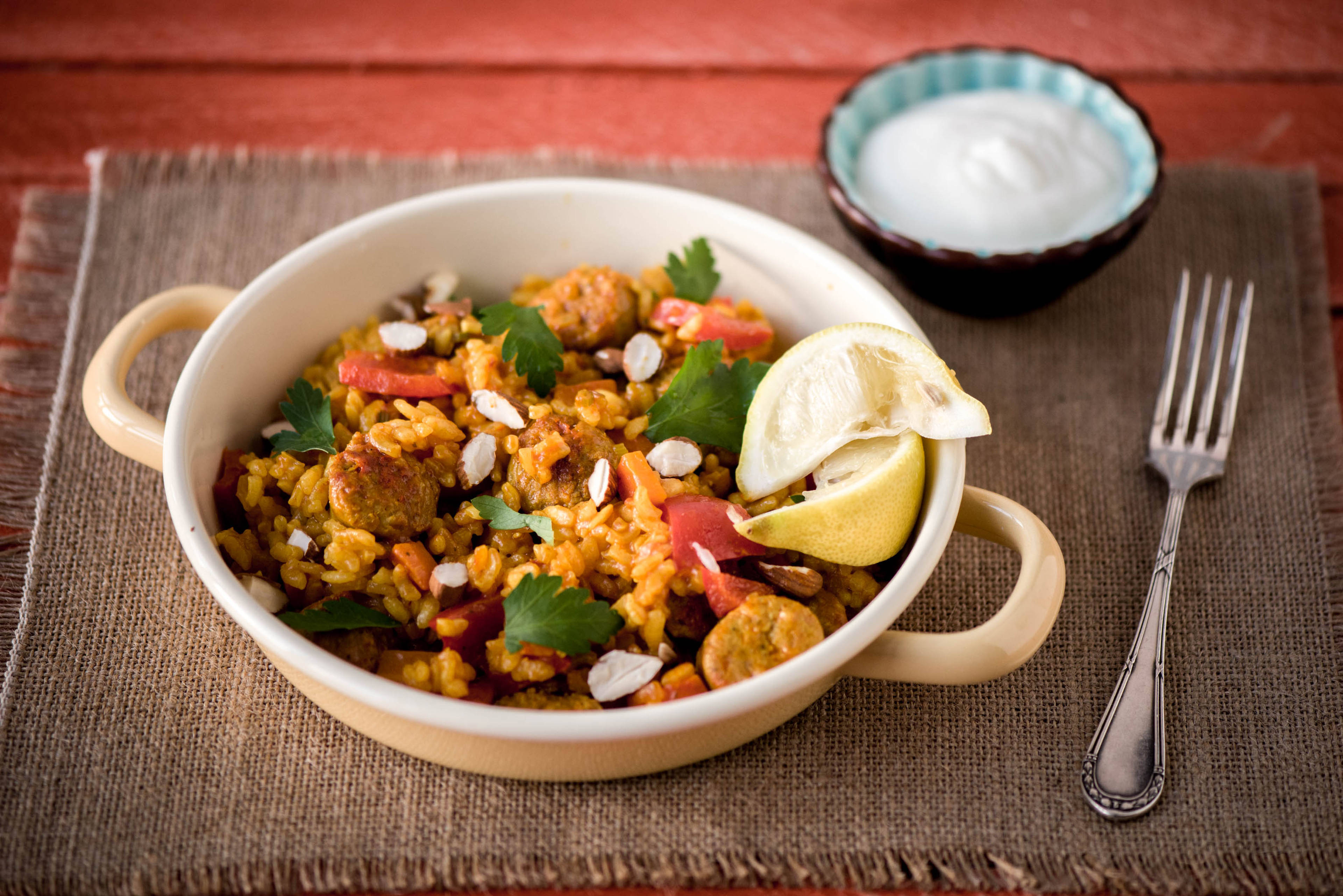 Chorizo Paella mit Gerösteten Mandeln