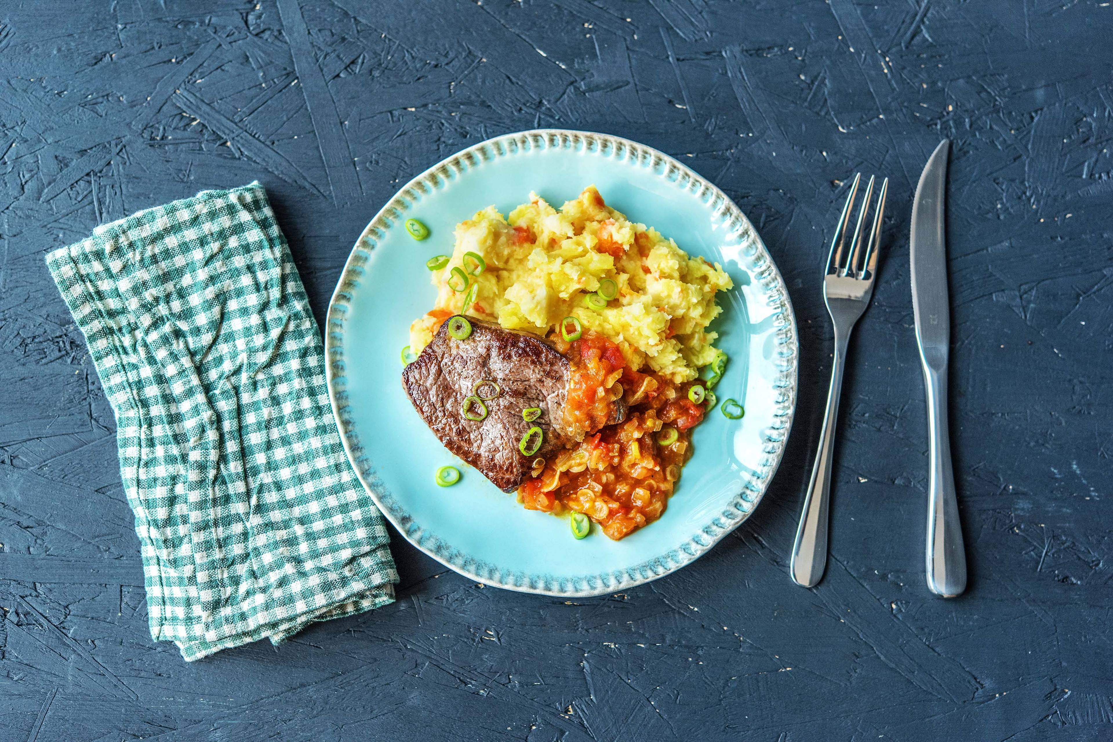 Saftiges Rinderhüftsteak mit fruchtiger Tomatensoße N