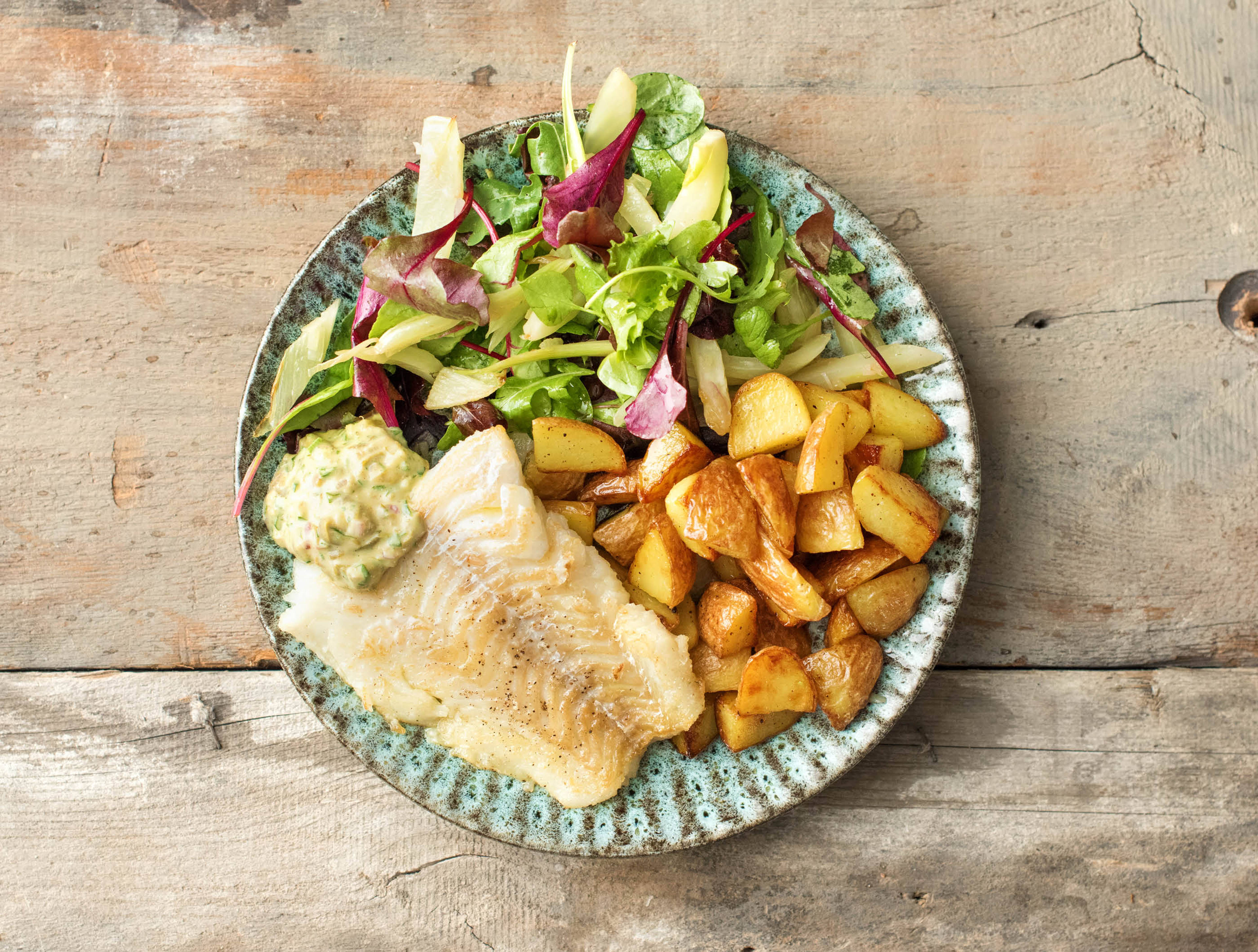 Filet de merlan à la sauce ravigote, aux petites pommes de terre et à la salade de fenouil