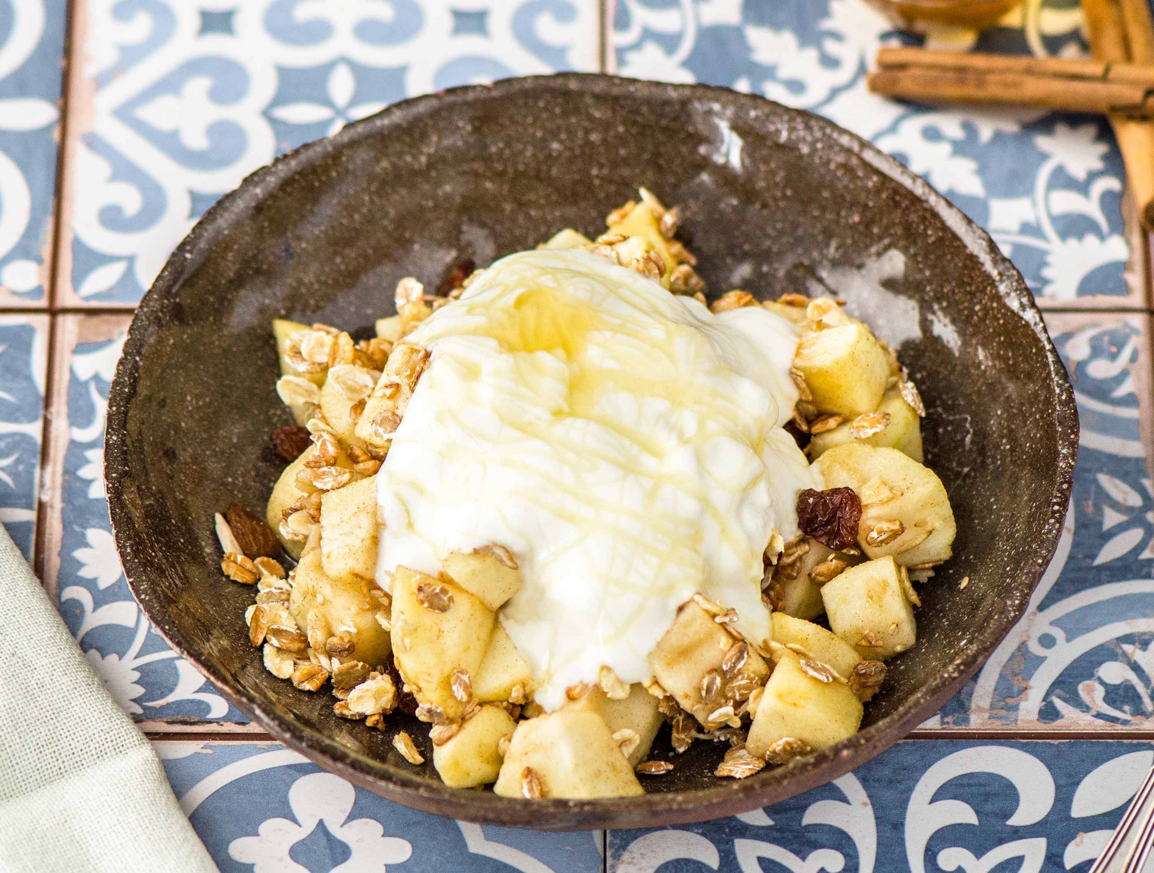 Crumble à la pomme aux raisins secs et au muesli
