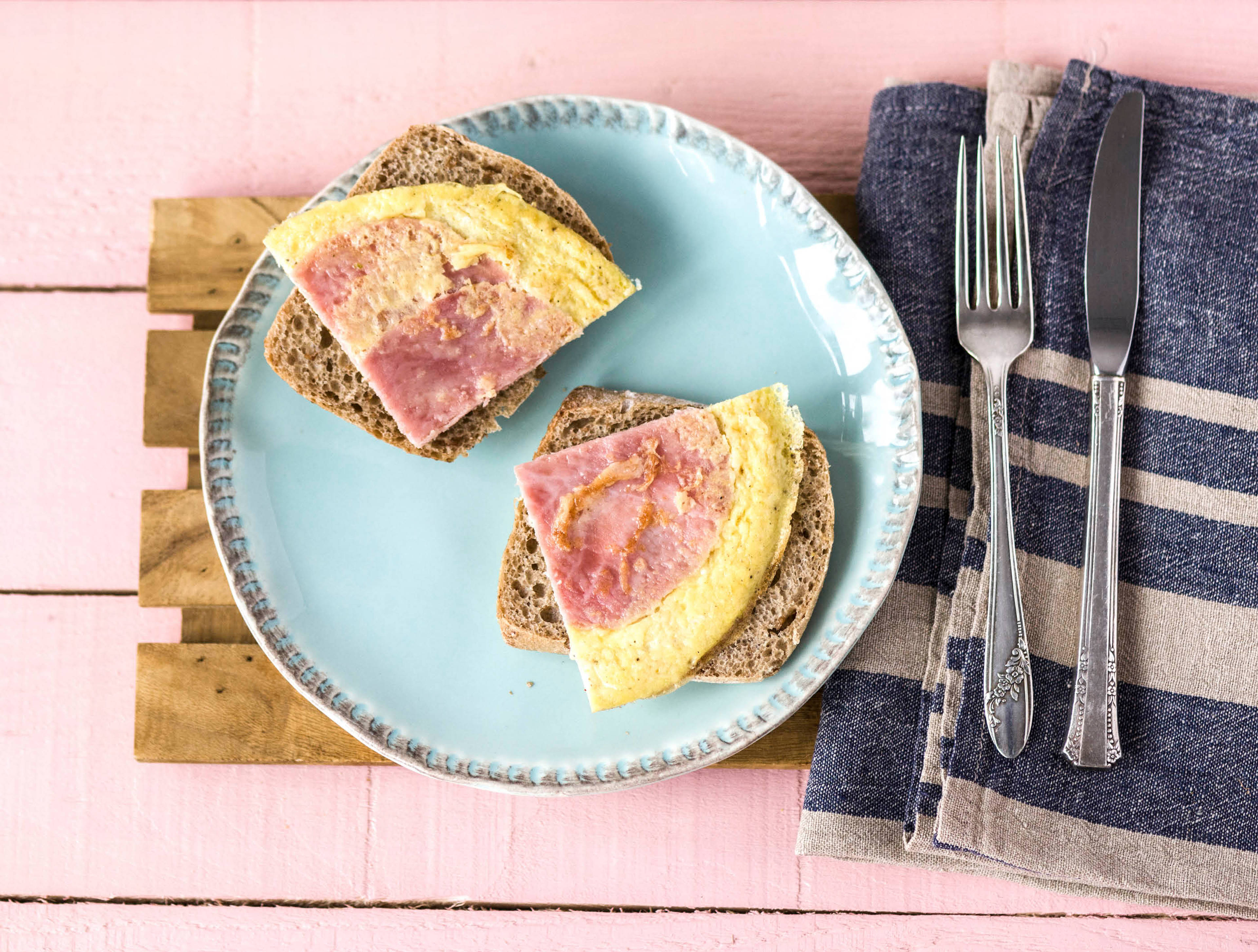 Ciabatta et omelette jambon-fromage