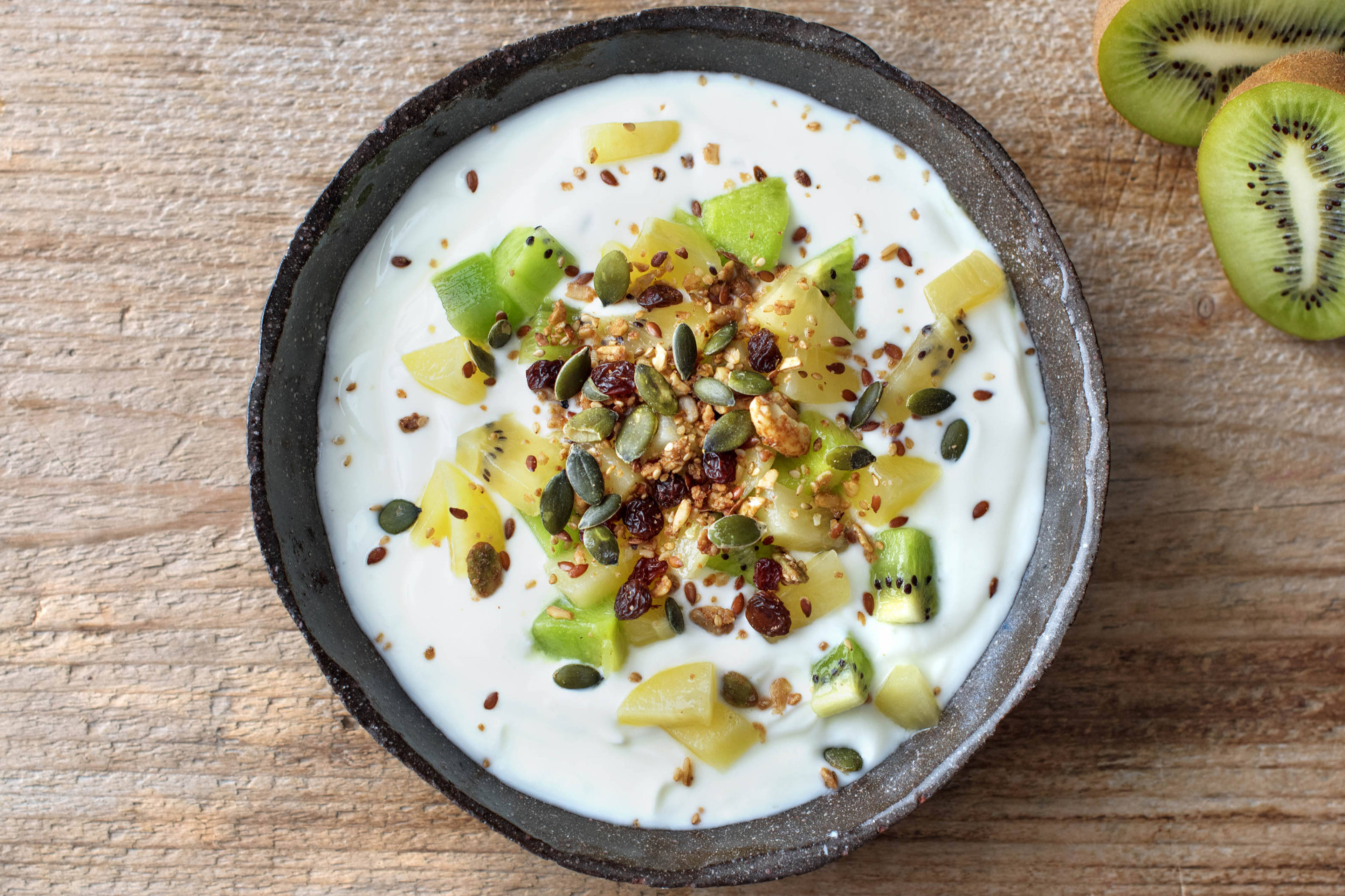 Volle yoghurt met kiwi