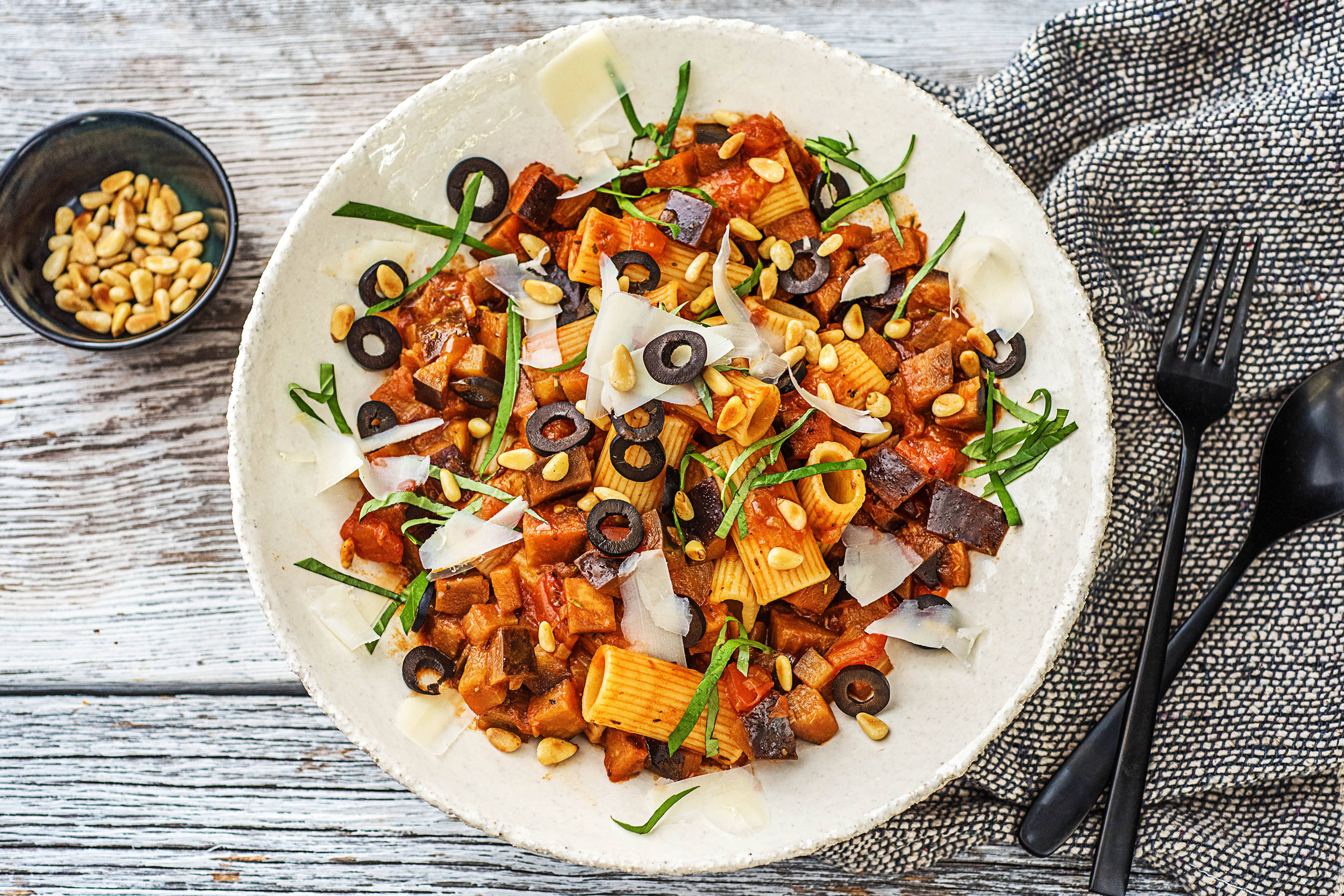 Rigatoni met aubergine-tomatensaus